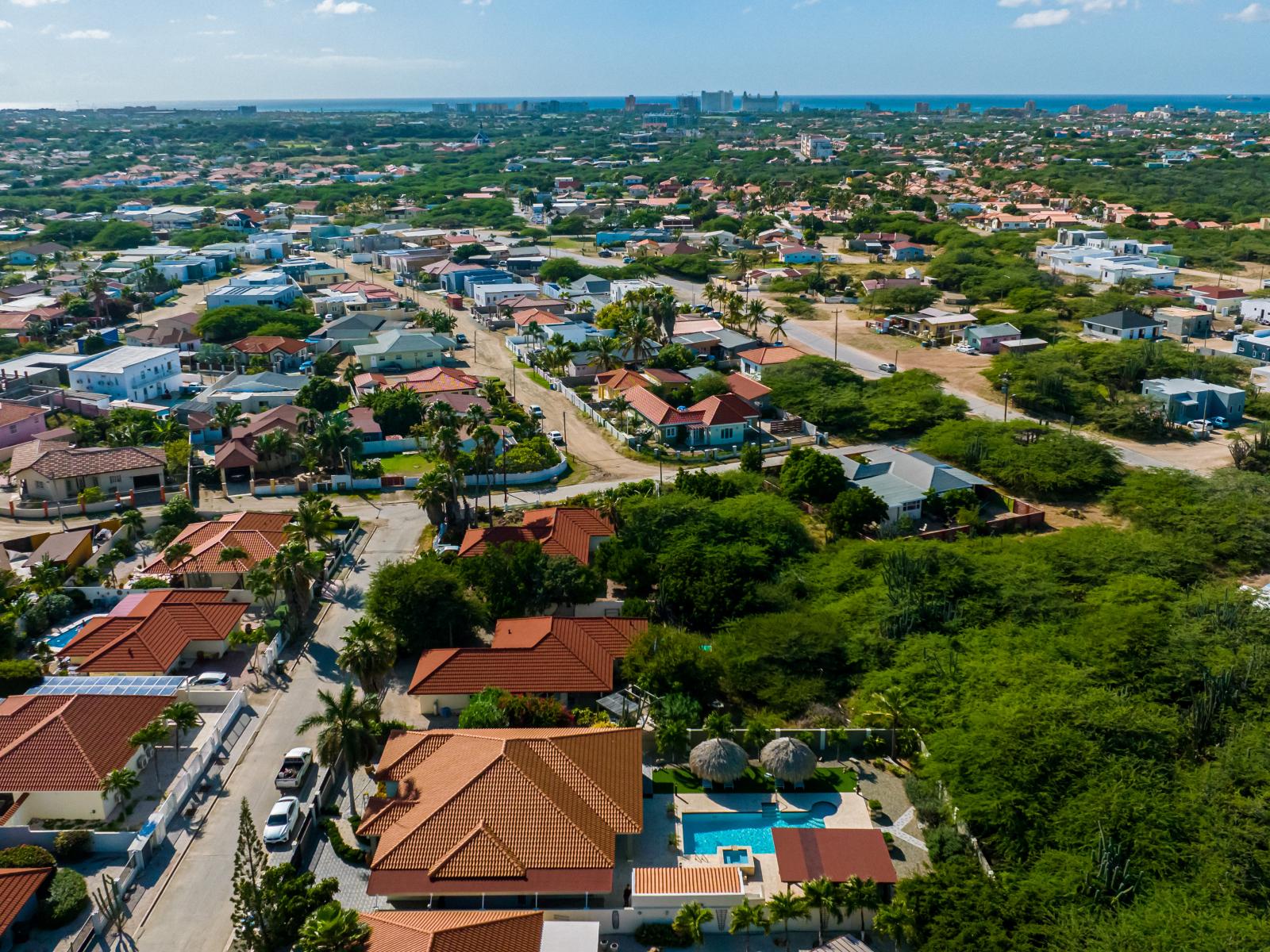 Villa in Noord Aruba - Bird-eye Views - Surrounded by greenery - Immerse yourself in the stunning environment - Great Neighborhood