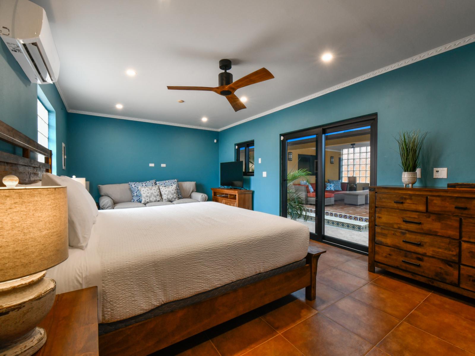 Elevated Bedroom of the 4BR House in Noord Aruba - Modern and stylish decor that complements the space - Inviting atmosphere designed for a restorative sleep - Smart TV and Netflix- Thoughtfully designed for comfort and style