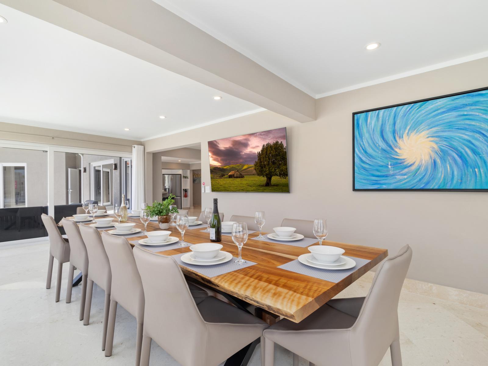 Glorious Dinning and Kitchen area of villa in Noord Aruba  - Fully equipped kitchen - 12 Persons Beautiful dinning - Elegant decor - Smart TV and Netflix - Majestic Views