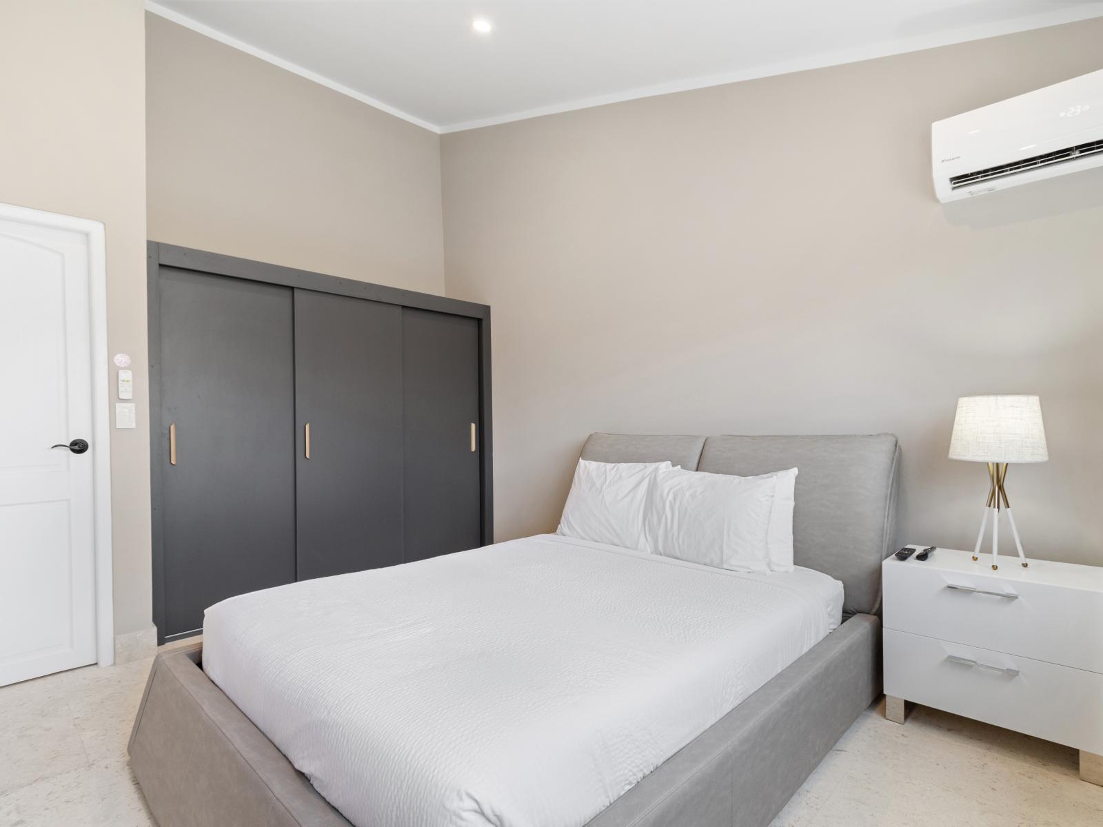 Imposing Bedroom in Noord Aruba - Smart TV and Netflix - Queen Size Bed - Cozy retreat with a plush bed, perfect for relaxation