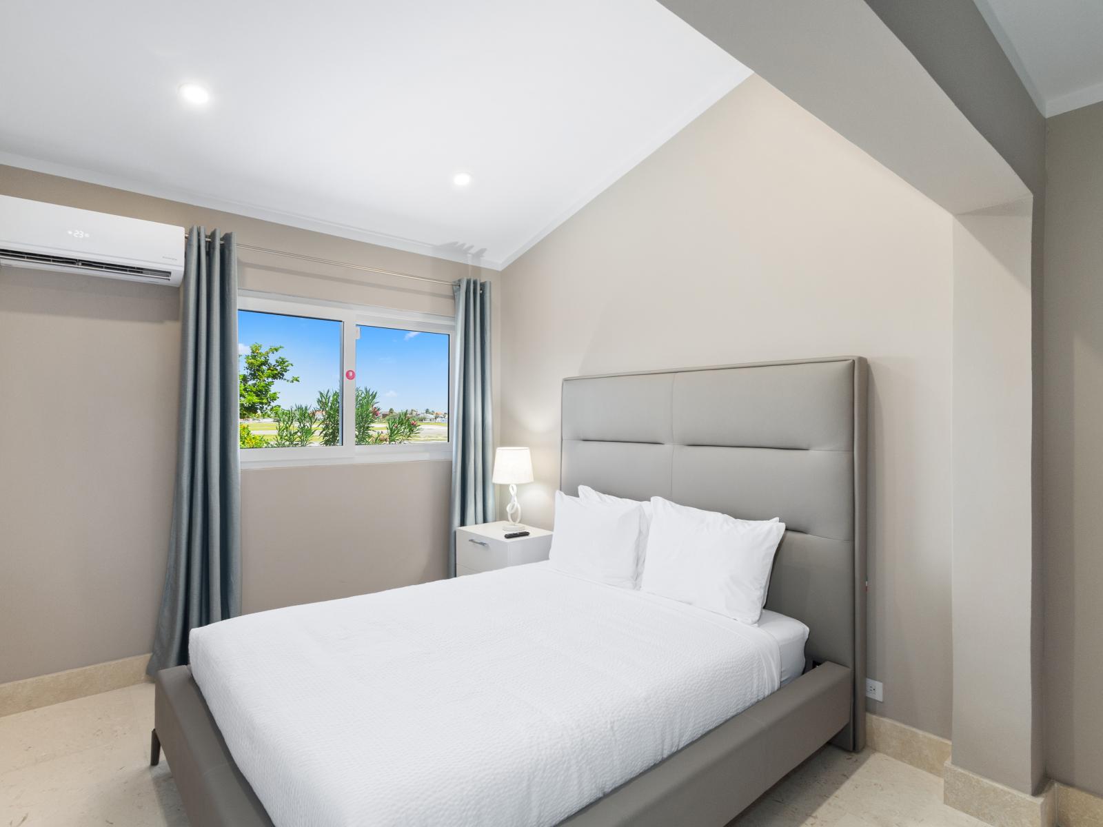 Picturesque Bedroom of the Villa in Noord Aruba - Smart TV and Netflix - Thoughtfully designed bedroom featuring functional and stylish furniture - Easy access for outdoor moments