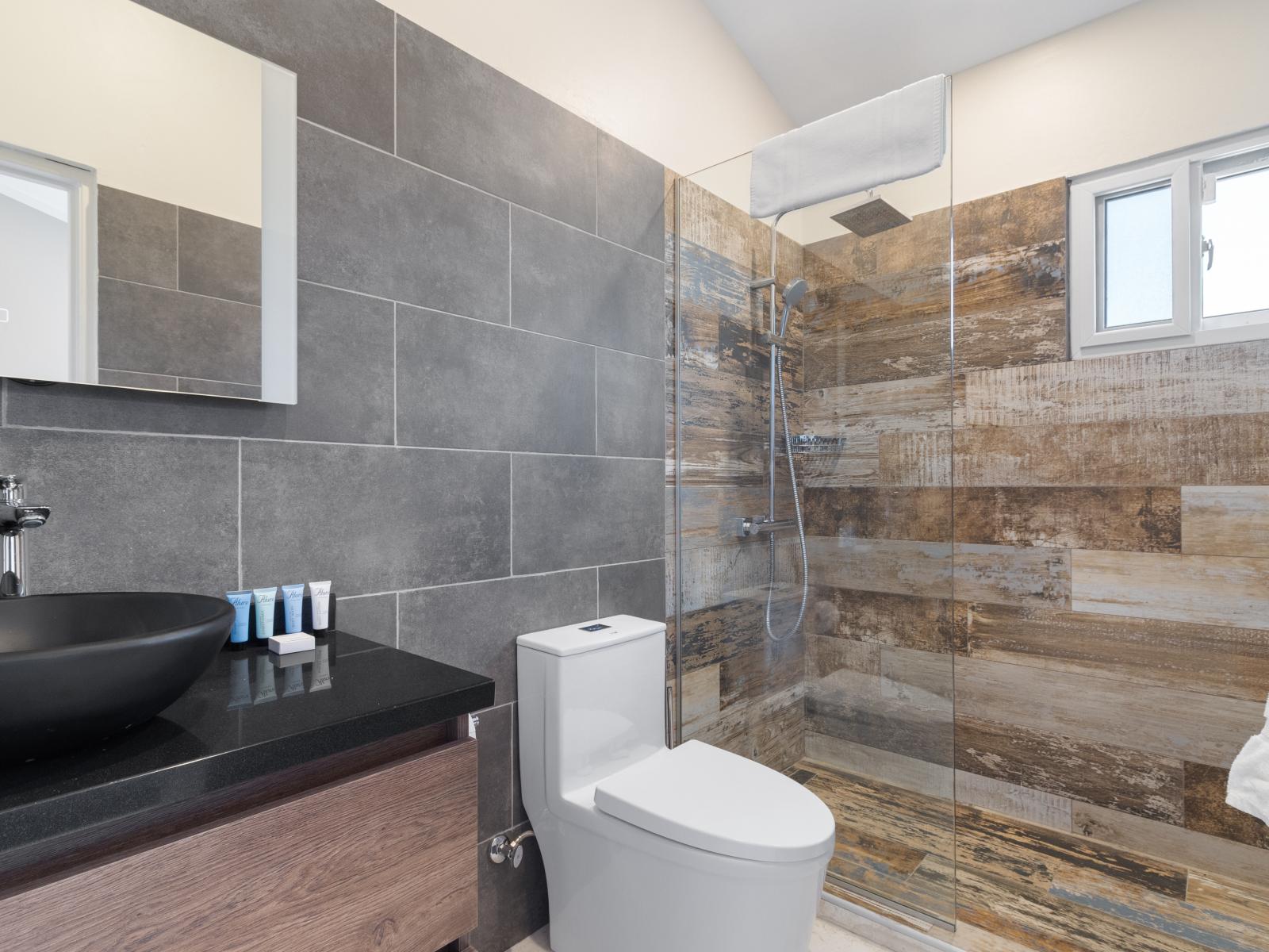 Tiled Bathroom of the Villa in Noord Aruba - Elegant bathroom with luxurious fixtures and finishes - Walk-in Shower - Sophisticated color palette creating a serene ambiance