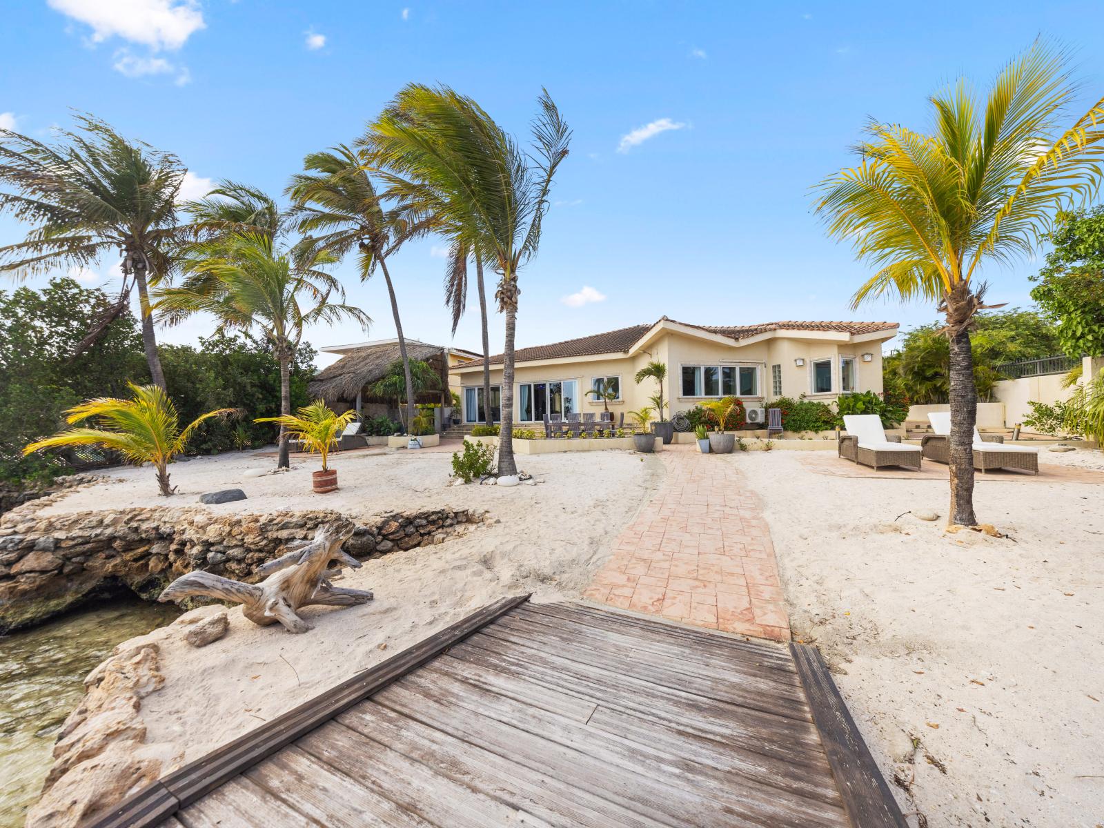 Grand Villa in Savaneta Aruba - Private Pier - Ocean Views - Tropical trees and Plants - Calming Atmosphere