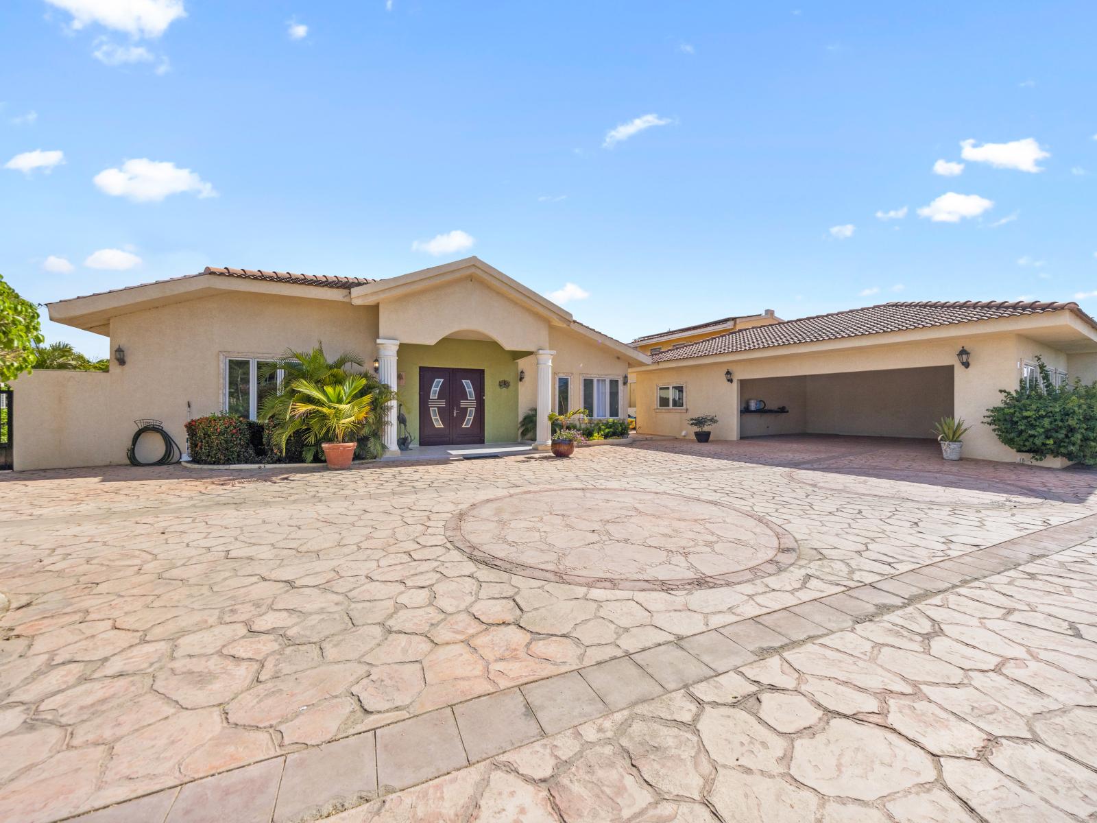 Arrive in style at our villa via the spacious and welcoming driveway. Designed for convenience and comfort, it sets the tone for your Aruban getaway from the moment you arrive, promising a seamless transition into relaxation and luxury.