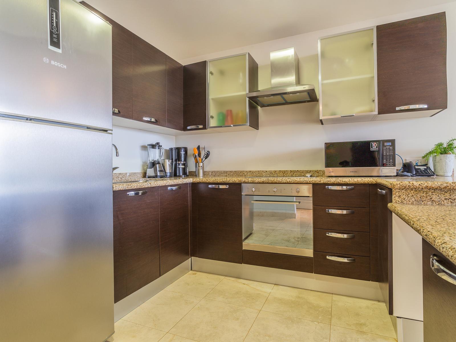 Palatine Kitchen of the lovely condo in Oranjestad Aruba - Integrated appliances for a seamless and stylish appearance - Aesthetic cohesion with matching hardware and fixtures - Harmony of textures, blending wood, metal, and stone elements.