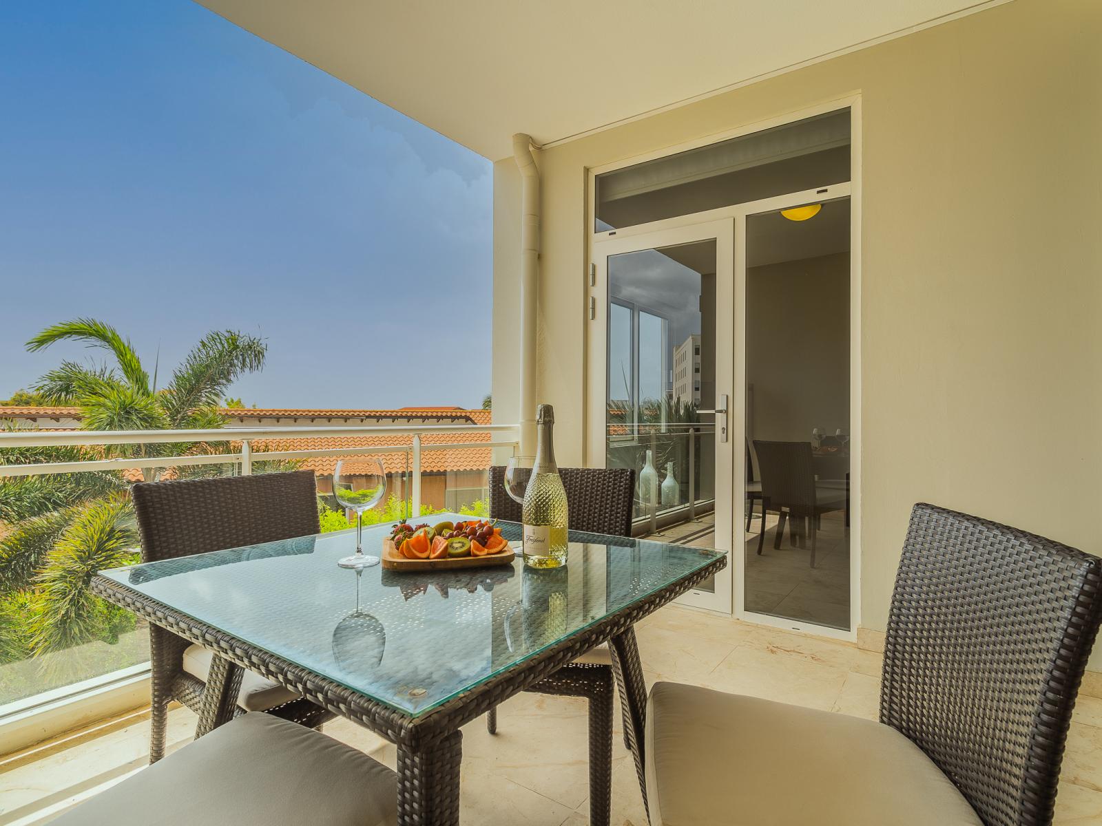 Phenomenal Balcony of the lovely condo in Oranjestad Aruba - Sip, savor, and soak up the scenery from our outdoor seating haven - Panoramic views of the surrounding area - A splash of nature's beauty - Discover the joy of open-air dining.