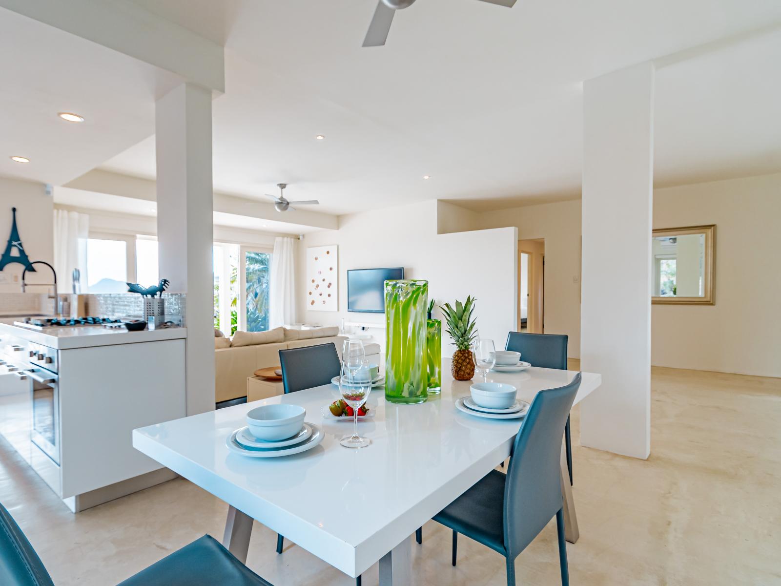 Lush Dining Area of the Home in Santa Cruz Aruba - 6 Persons Dining - Chic dining area featuring a stylish table and contemporary seating - Sophisticated design with a blend of modern and classic elements