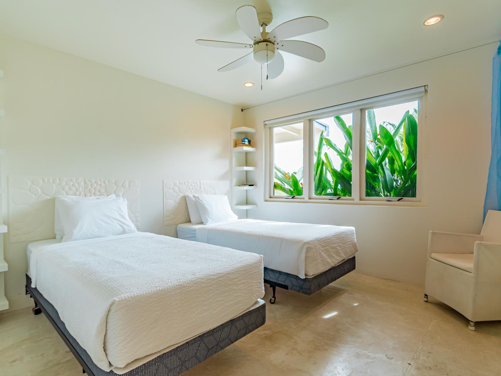 Panoramic single Bedroom of the Home in Santa Cruz, Aruba - Cosy 2 single Beds and comfy sofa - Stunning large window of the bedroom with mesmerising views - Aesthetic ambiance - Beautiful wardrobe with ample storage - Full light and airy room