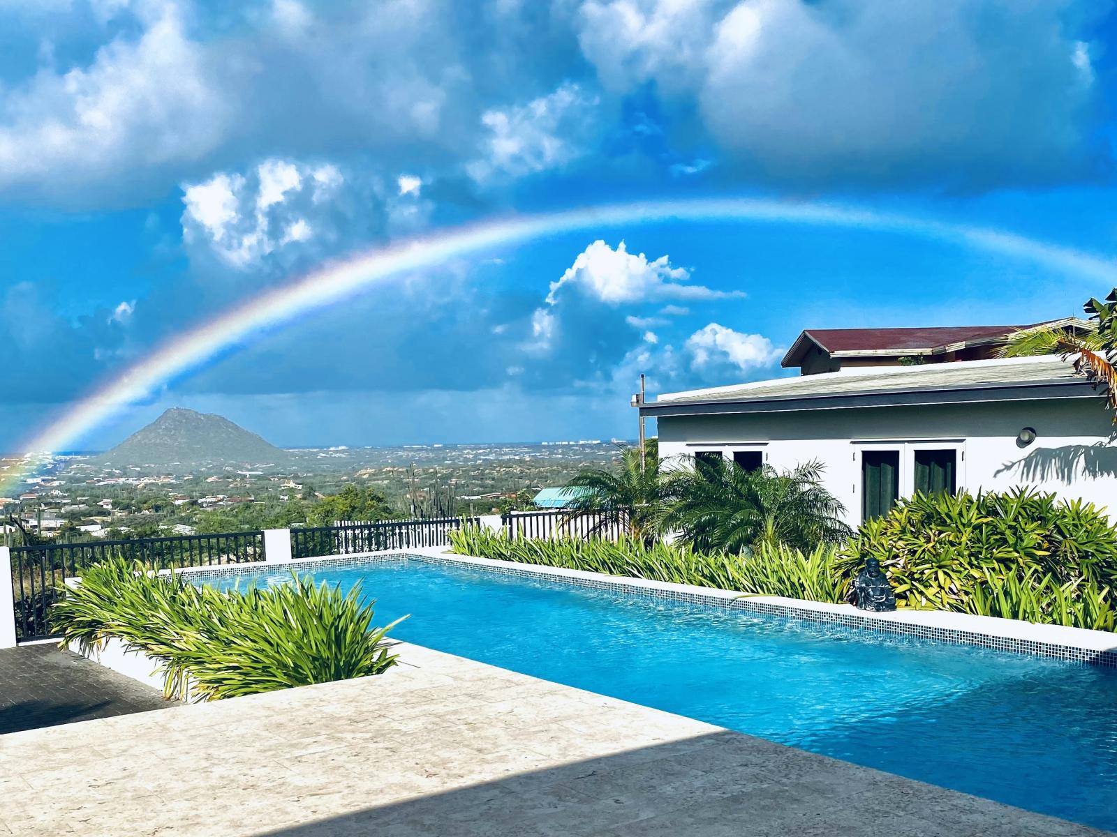 Magnificent Home in Santa Cruz Aruba - Amazing view - Experience ultimate relaxation in poolside paradise - Discover bliss by the pool in serene setting - Inviting pool area for a perfect getaway