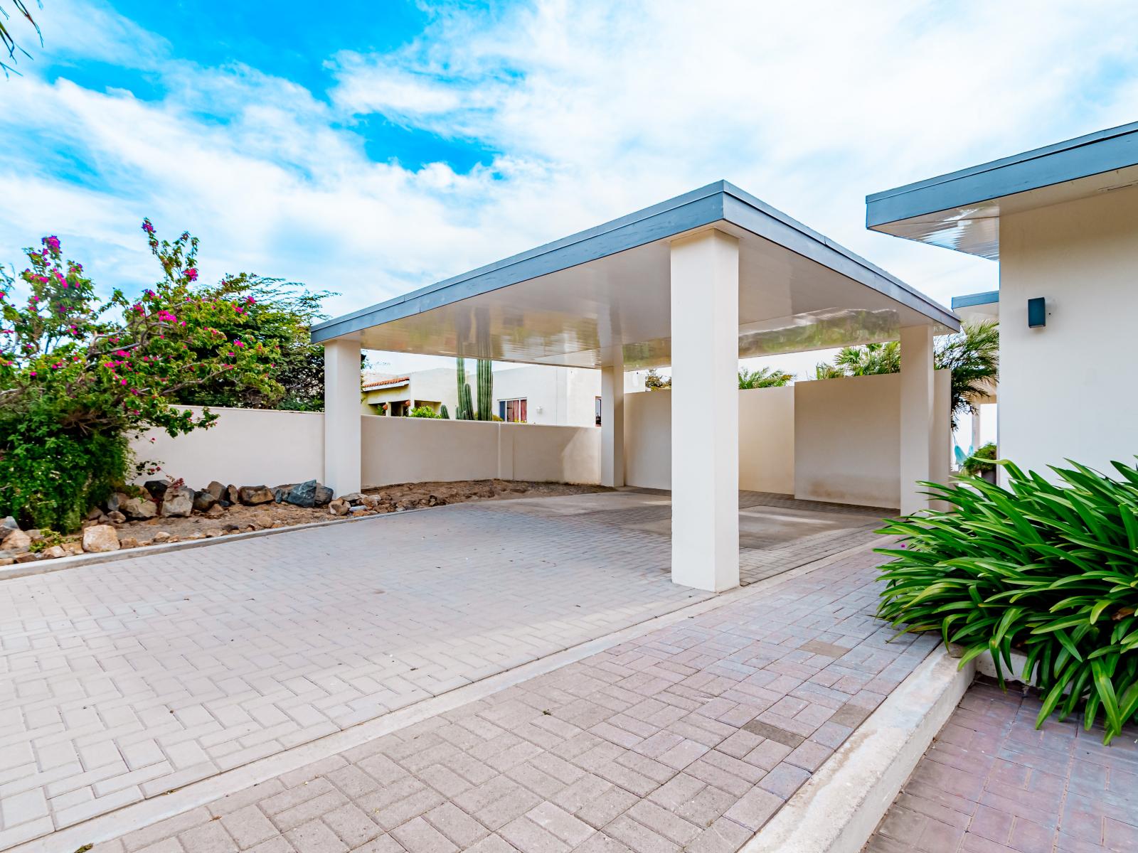 Amazing Home in Santa Cruz Aruba - Sufficient car parking space - Beautifully designed building - Welcoming lush ambiance