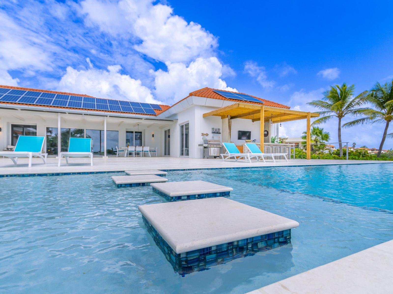 Showstopping private pool