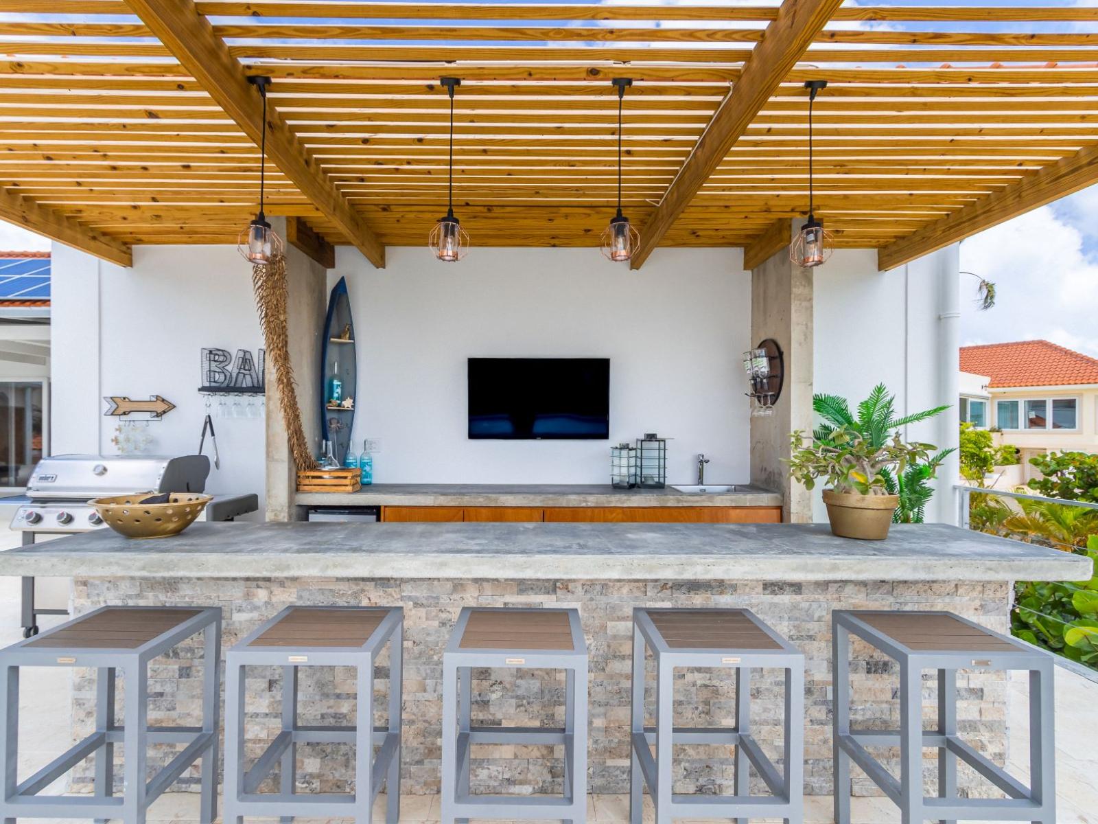 Pool bar  with lots of seating