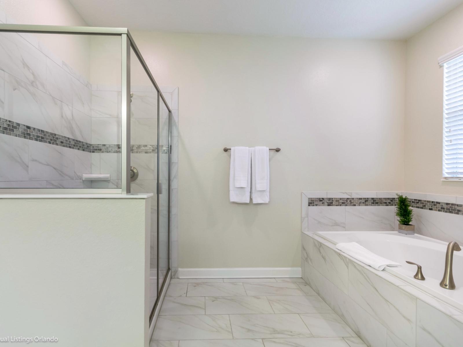 Aesthetic Bedroom of the Home in Davenport Florida - Superb bathtub in this spotless and bright bathroom - Glass-enclosed shower Area  - Clean Space