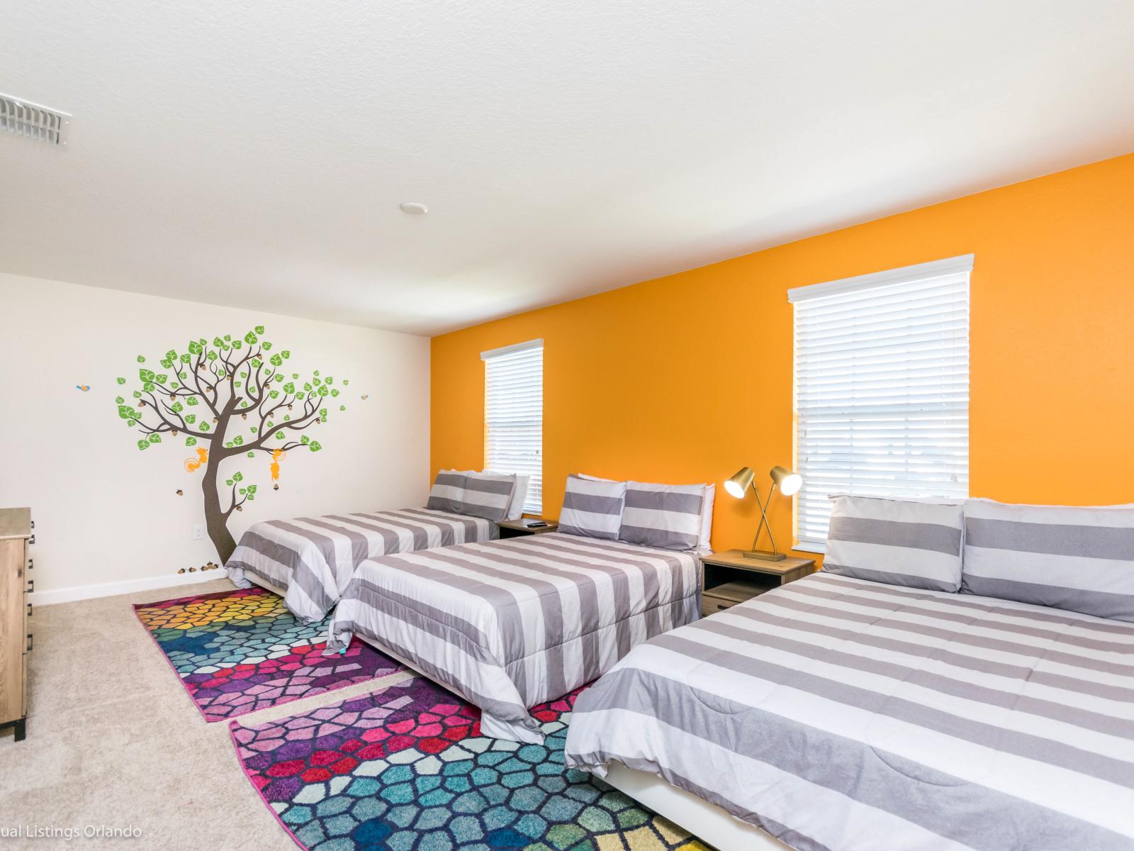 Bright Bedroom of the Home in Davenport Florida - This bright and clean bedroom could be your peaceful refuge - Cozy one double bed and two single bed - Smart TV and Netflix