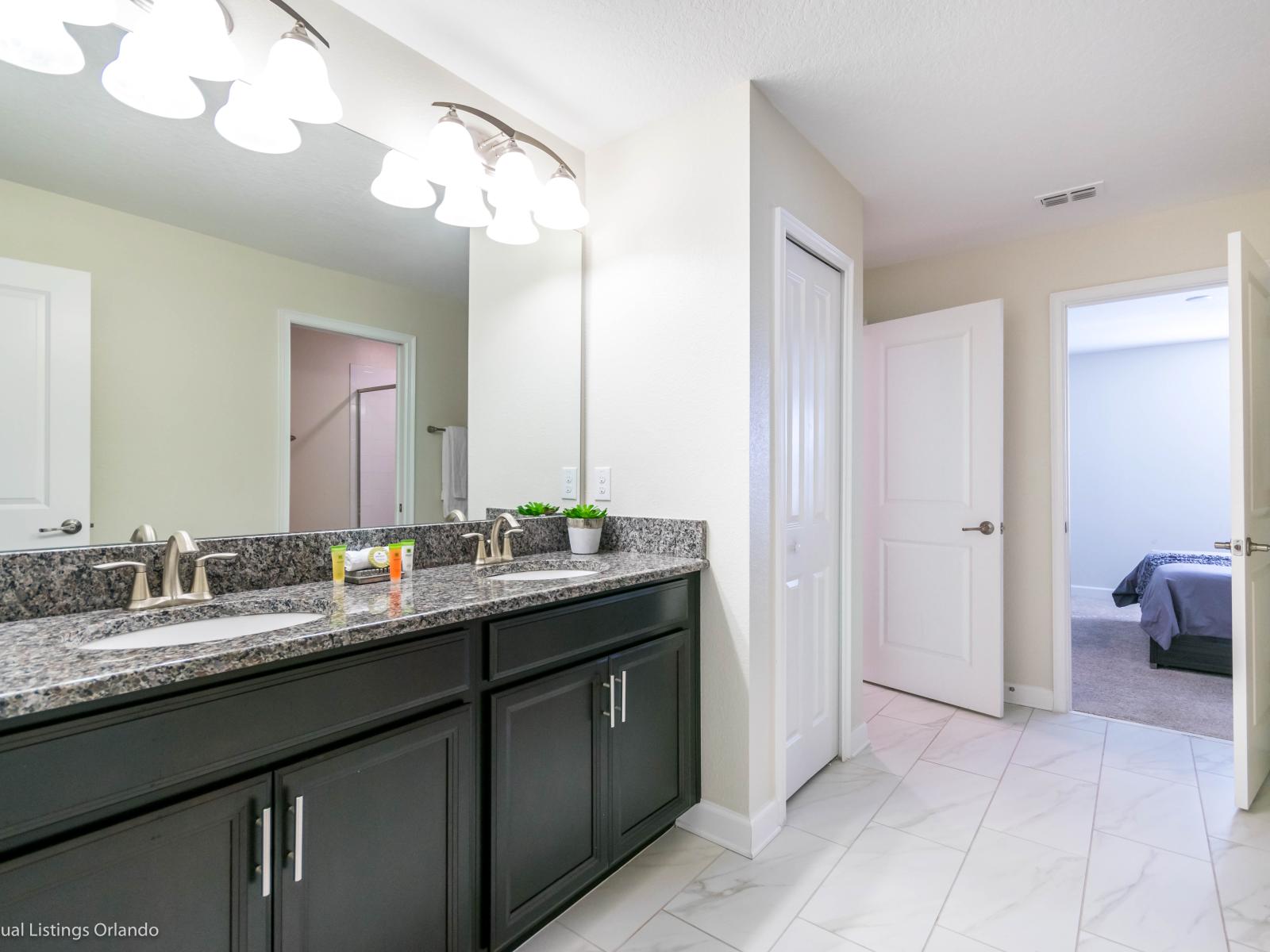 Chic Bathroom of the Home in Davenport Florida - Bathing in relaxing embrace - Bathroom adorned with lavish fixtures - Elegant bathroom with luxurious fixtures and finishes