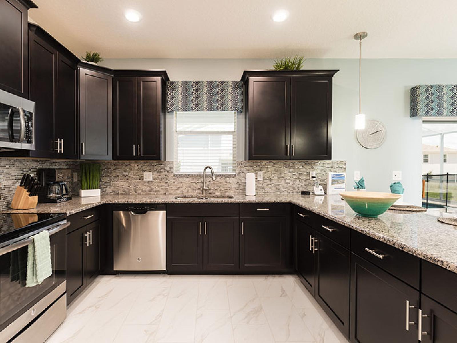 Lavish Kitchen of the Home in Davenport Florida - Kitchen with stainless steel appliances - Integrated appliances for a seamless and stylish appearance - Kitchen perfect for making home cooked meals with loved ones