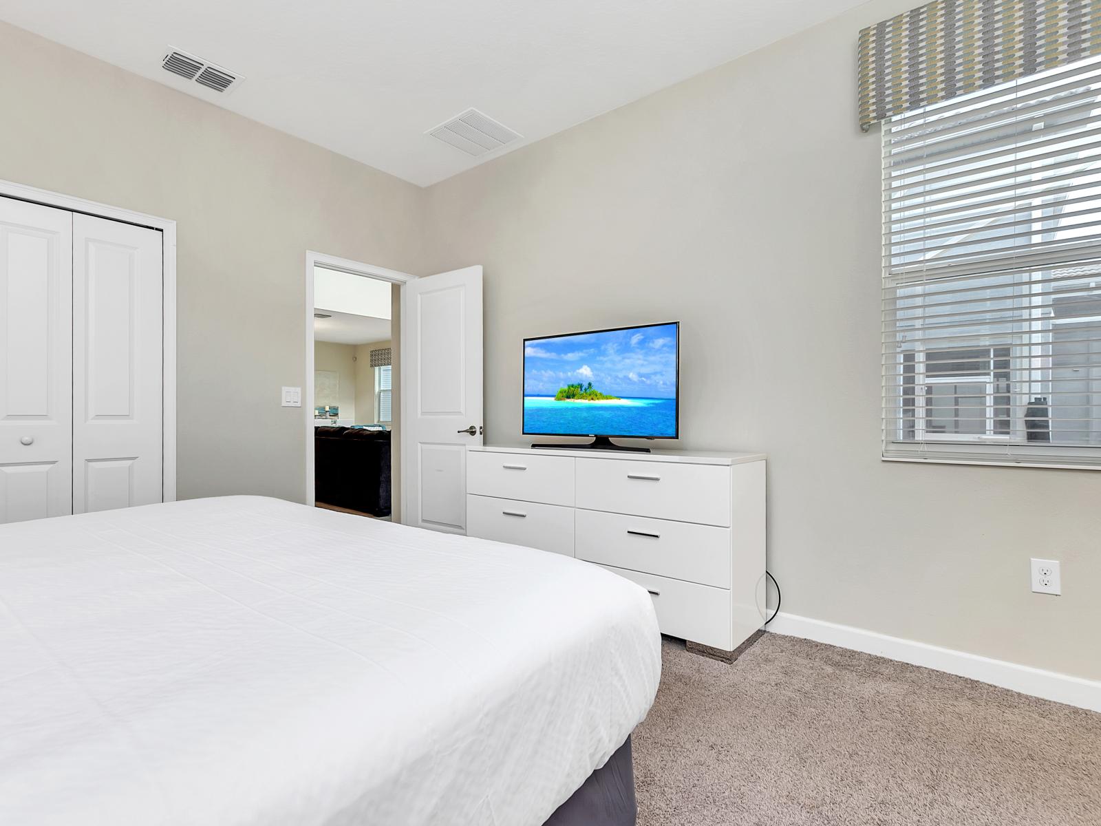 Sublime Bedroom of the Home in Davenport Florida - Comfy Bed - Stunning large window of the bedroom - Smart TV and Netflix - Elegantly decored room