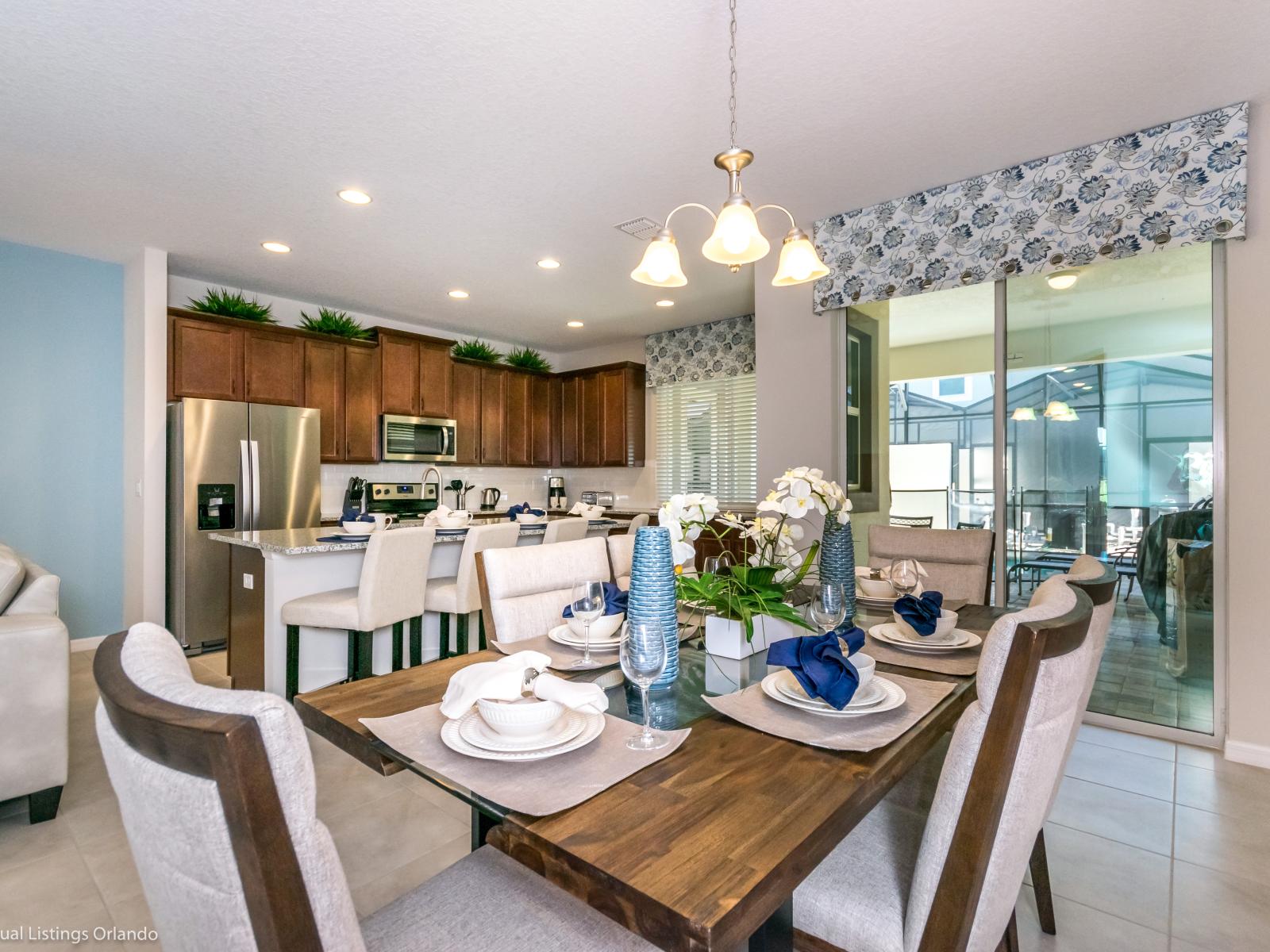 Lofty dining and kitchen of the townhouse in Kissimmee Florida - Fully equipped kitchen to inspire your culinary adventures - Open concept connecting the kitchen to the dining - 6 Persons dining