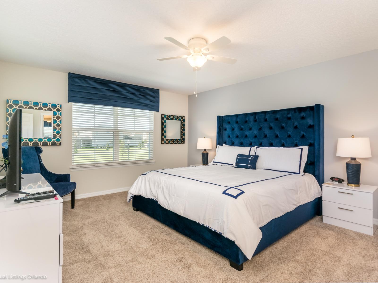 Deluxe bedroom of the townhouse in Kissimmee Florida - Experience unparalleled comfort in the relaxing space - Featuring a spacious double bed - Smart TV and Netflix