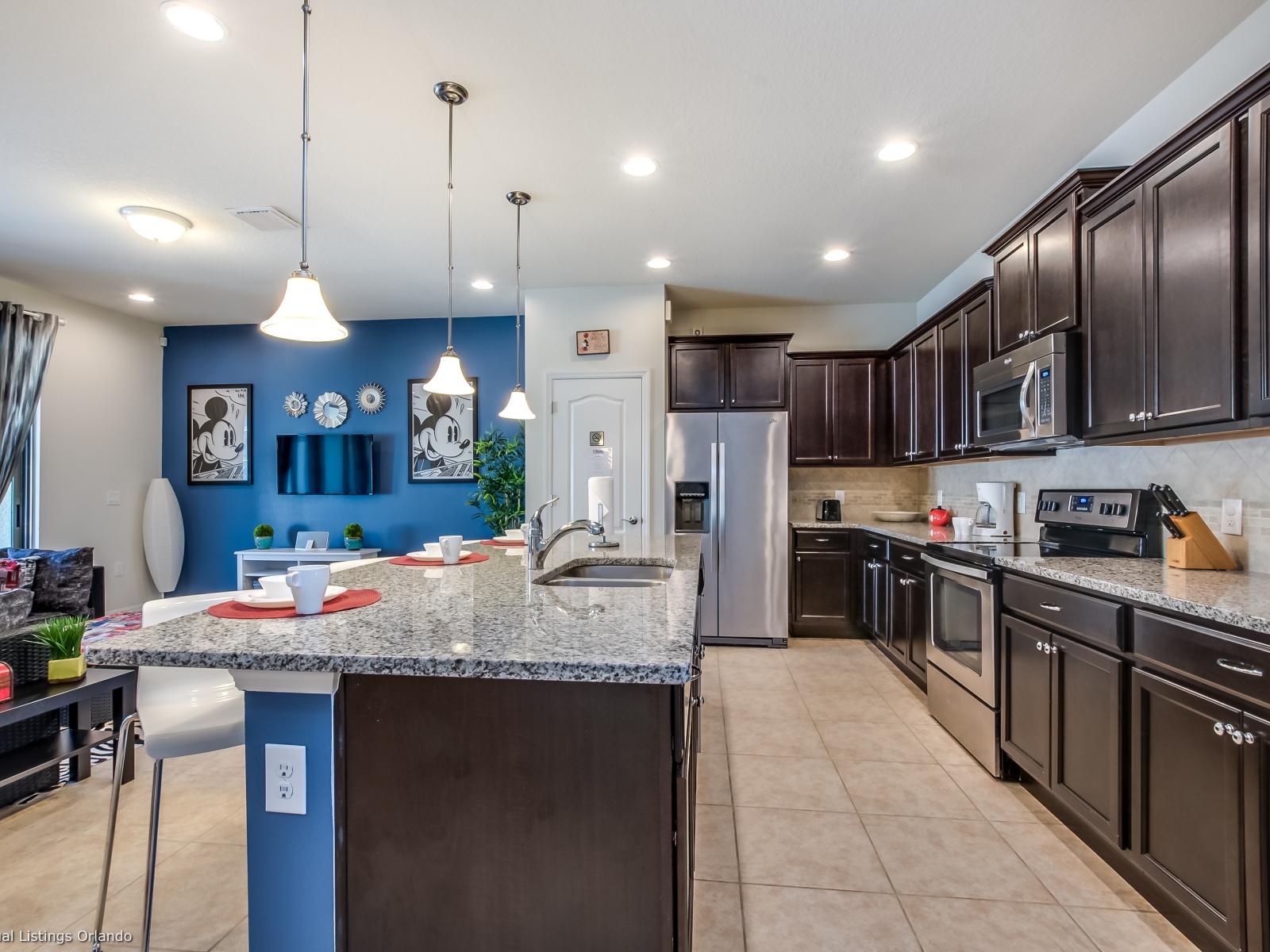 Fully equipped kitchen of the apartment in Kissimmee - Availability of all kitchen accessories - Large amount of storage - Sufficient space to work according to your ease - Excellent bright space of apartment - Availability of high chairs