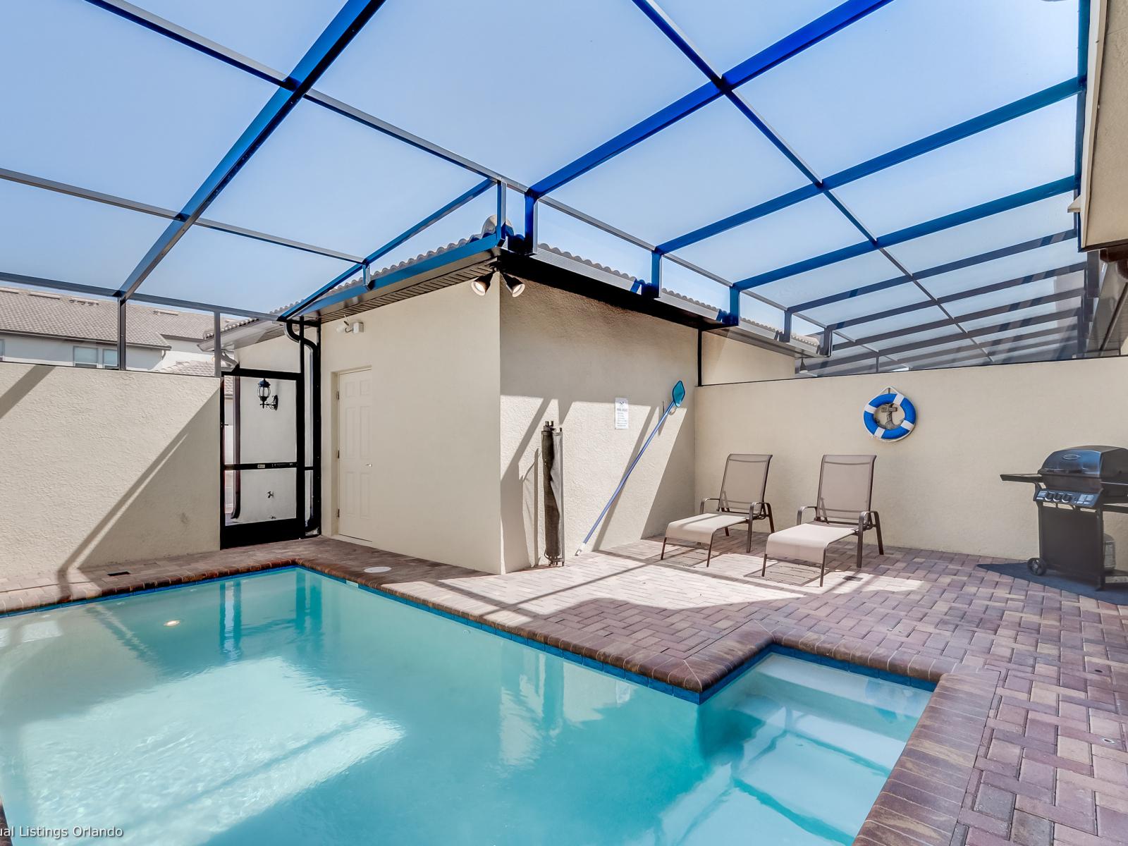 Amazing private Pool of the Apartment in Kissimmee - Cosy beach chairs available - Dive into refreshing poolside escape - Immerse yourself in the cool elegance of our pool - Experience ultimate relaxation in our poolside paradise