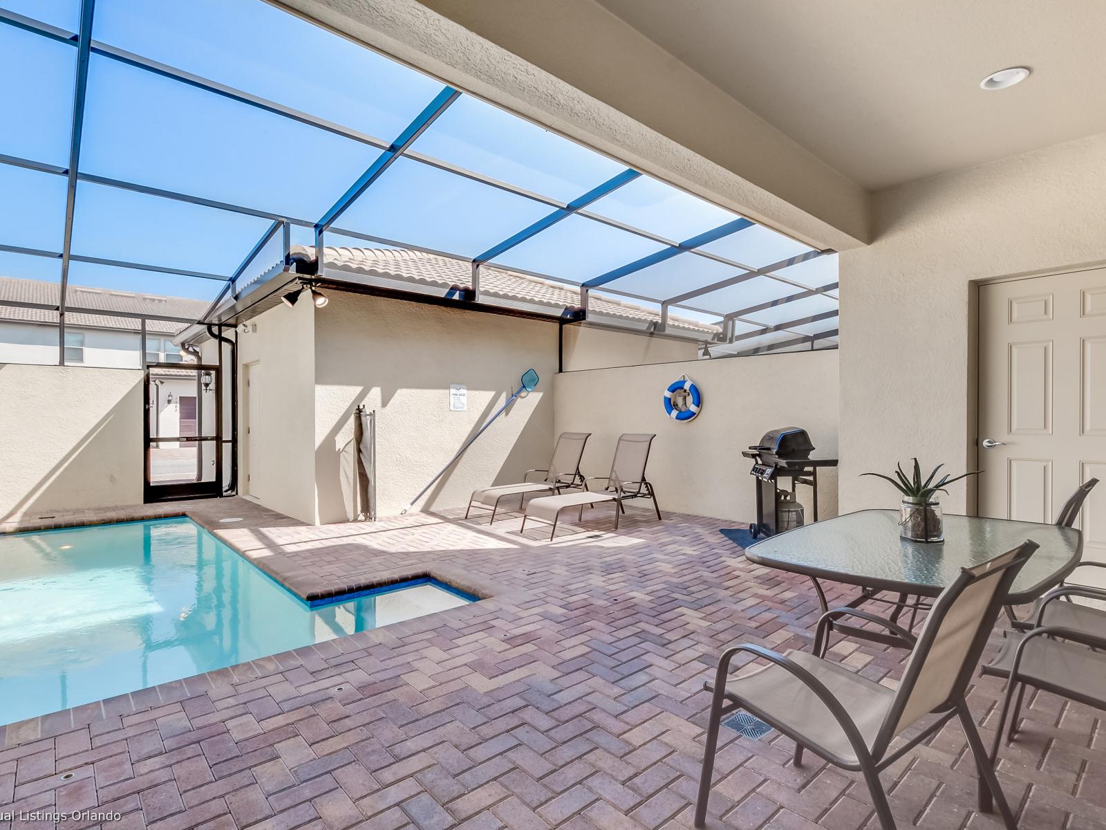 Splendid private Pool of the Apartment in Kissimmee - Cosy beach chairs available - Dive into refreshing poolside escape - Immerse yourself in the cool elegance of our pool - Experience ultimate relaxation in our poolside paradise