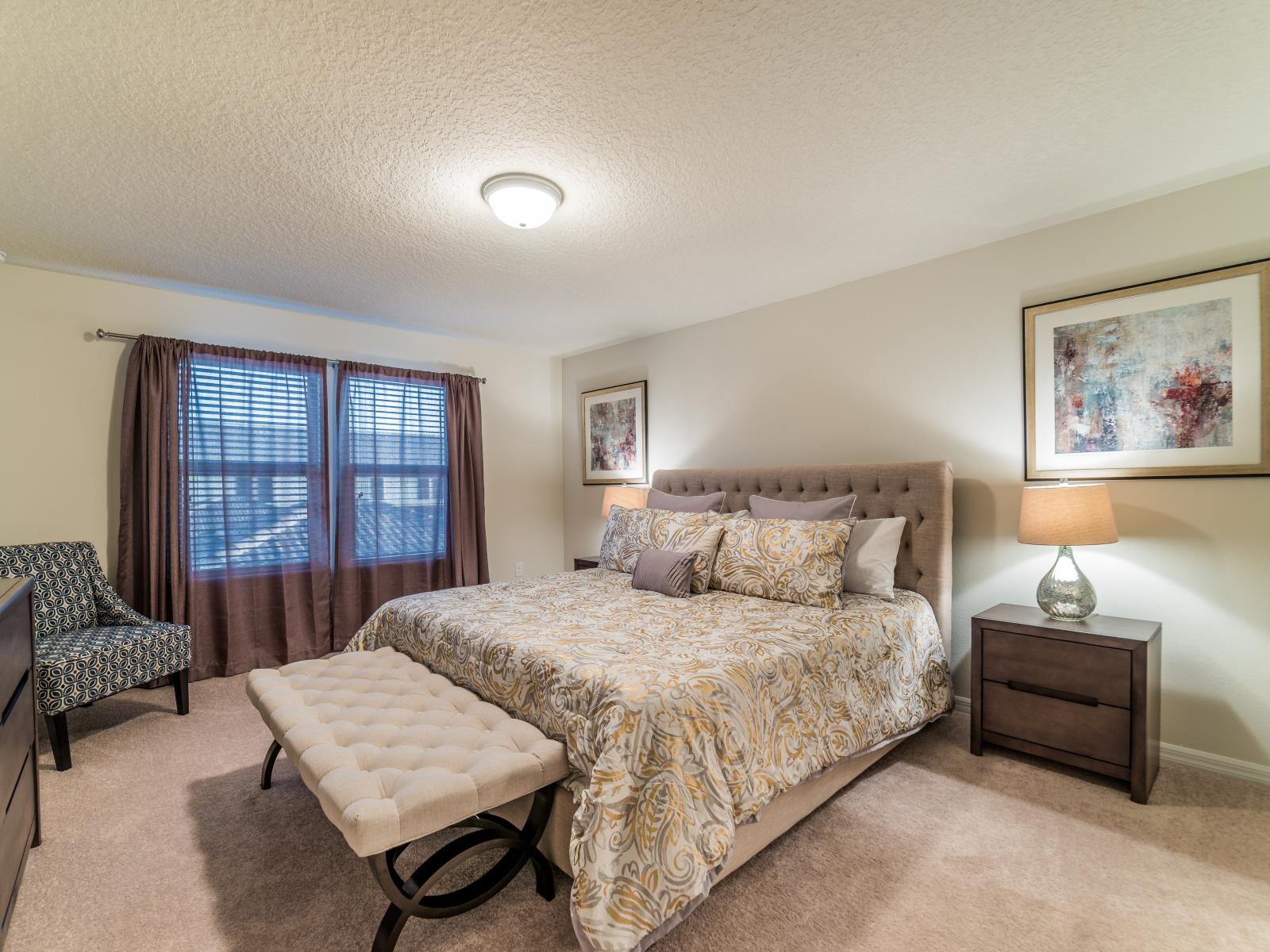 Panoramic bedroom of the Townhouse in Kissimmee Florida - Comfy double bed for restful nights - Large windows with beautiful views - Well-designed room with elegant table lamps - Neat and clean linen