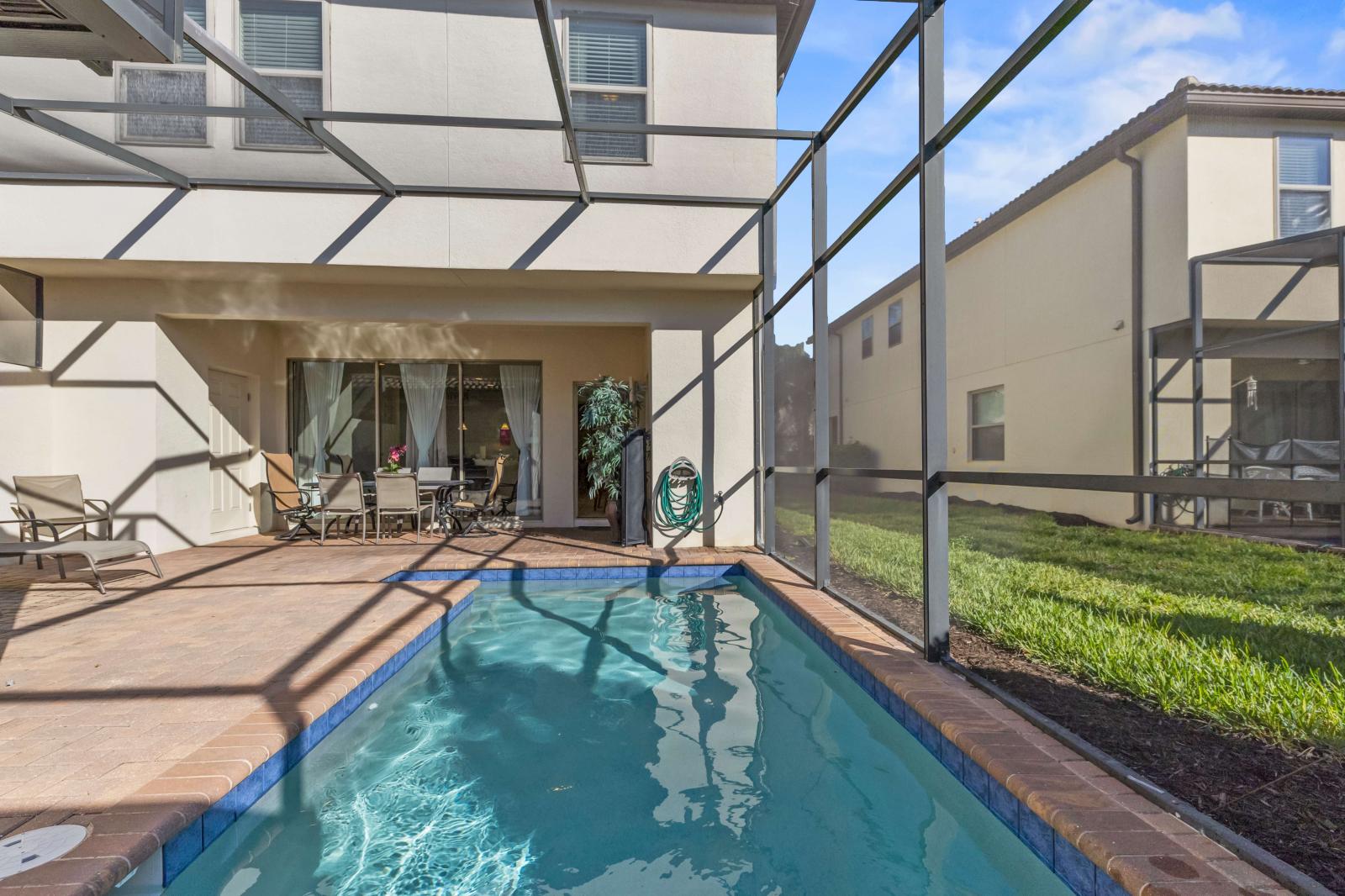 Private Pool  with outdoor dining