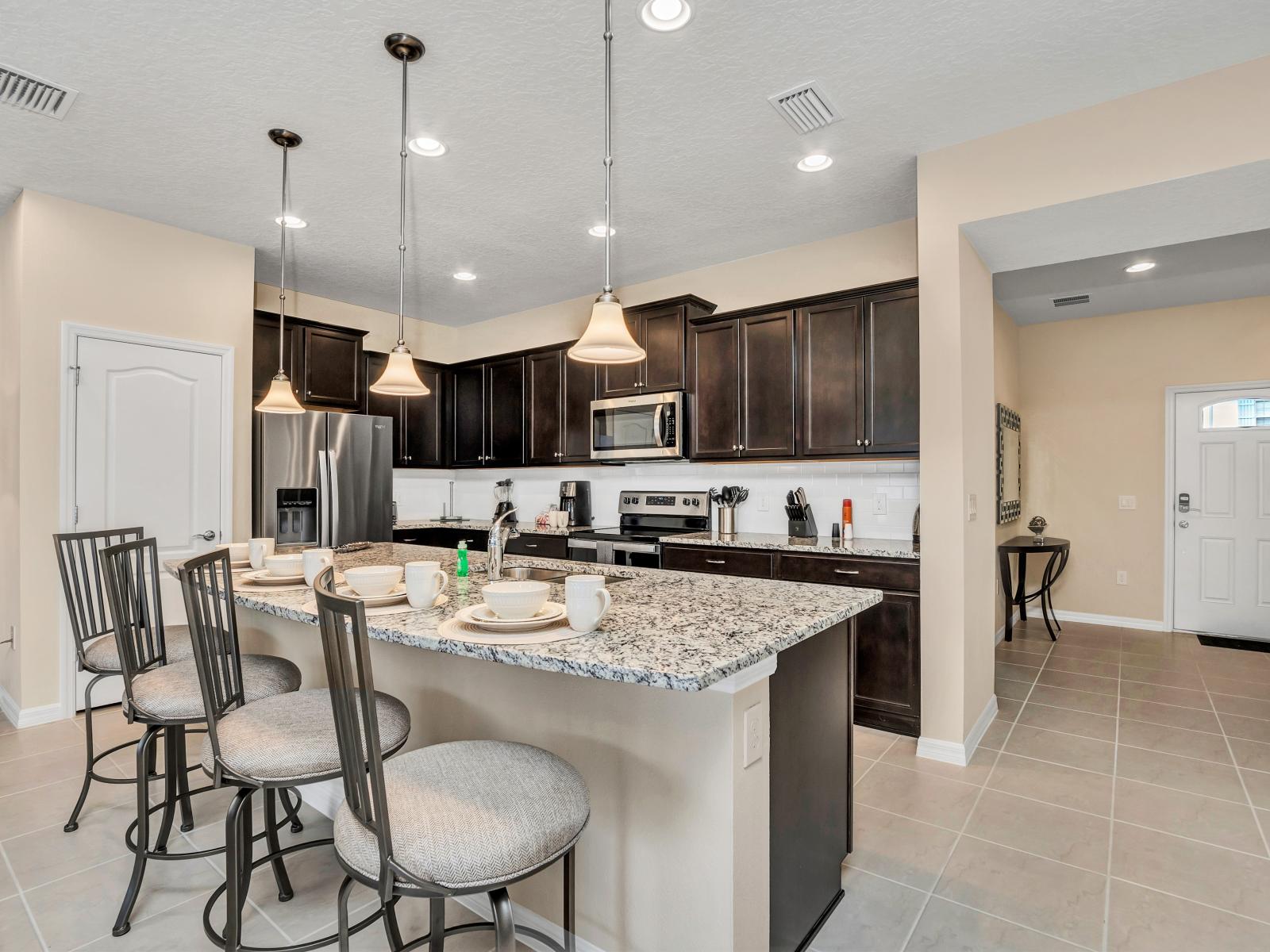 Kitchen with breakfast bar