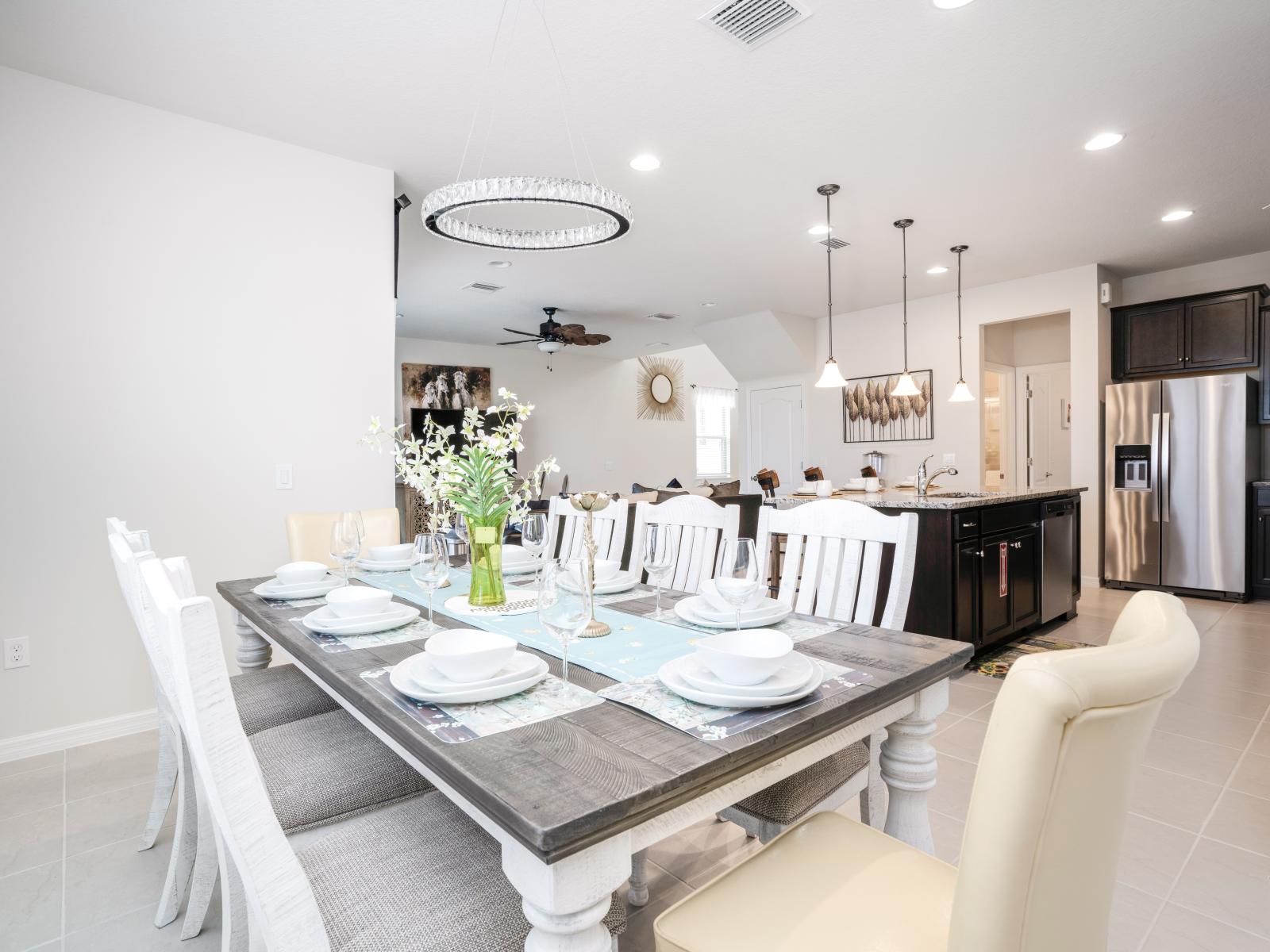 Marvelous dinning area of the apartment in Kissimmee - Beautiful window facing dinning area of the apartment - Elite 3 persons dinning - Stunningly located large windows with mesmerizing views - Majestic decored space with beautiful paintings