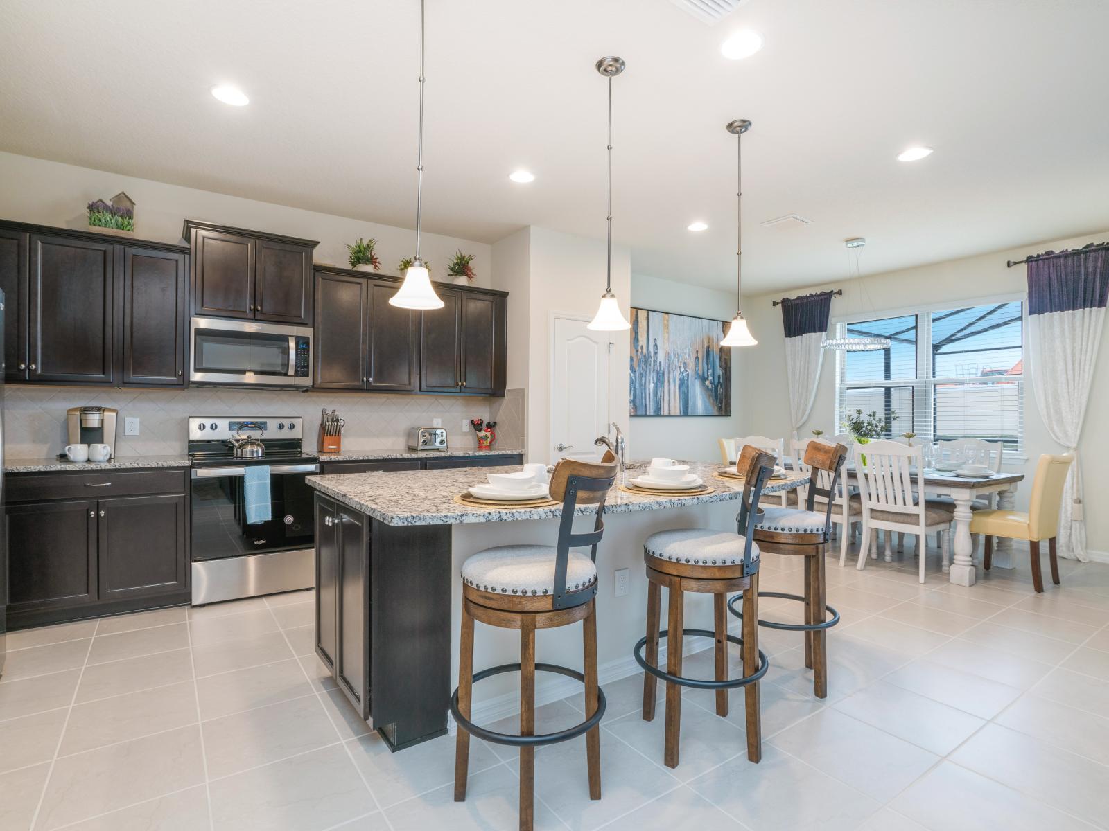 Fully equipped kitchen of the apartment in Kissimmee - Availability of all kitchen accessories - Large amount of storage - Sufficient space to work according to your ease - Excellent bright space of apartment - Availability of high chairs