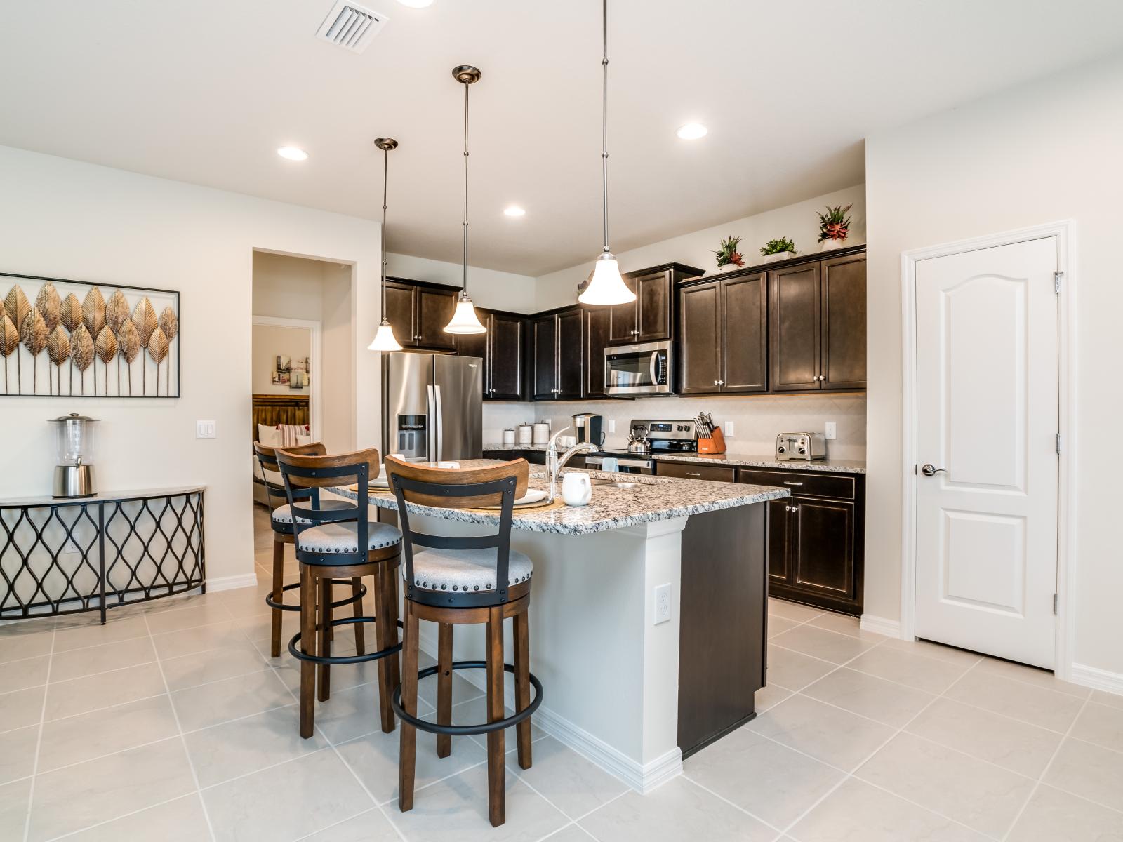 Stunning Fully equipped kitchen of the apartment in Kissimmee - Availability of all kitchen accessories - Large amount of storage - Sufficient space to work according to your ease - Excellent bright space of apartment - Availability of high chairs