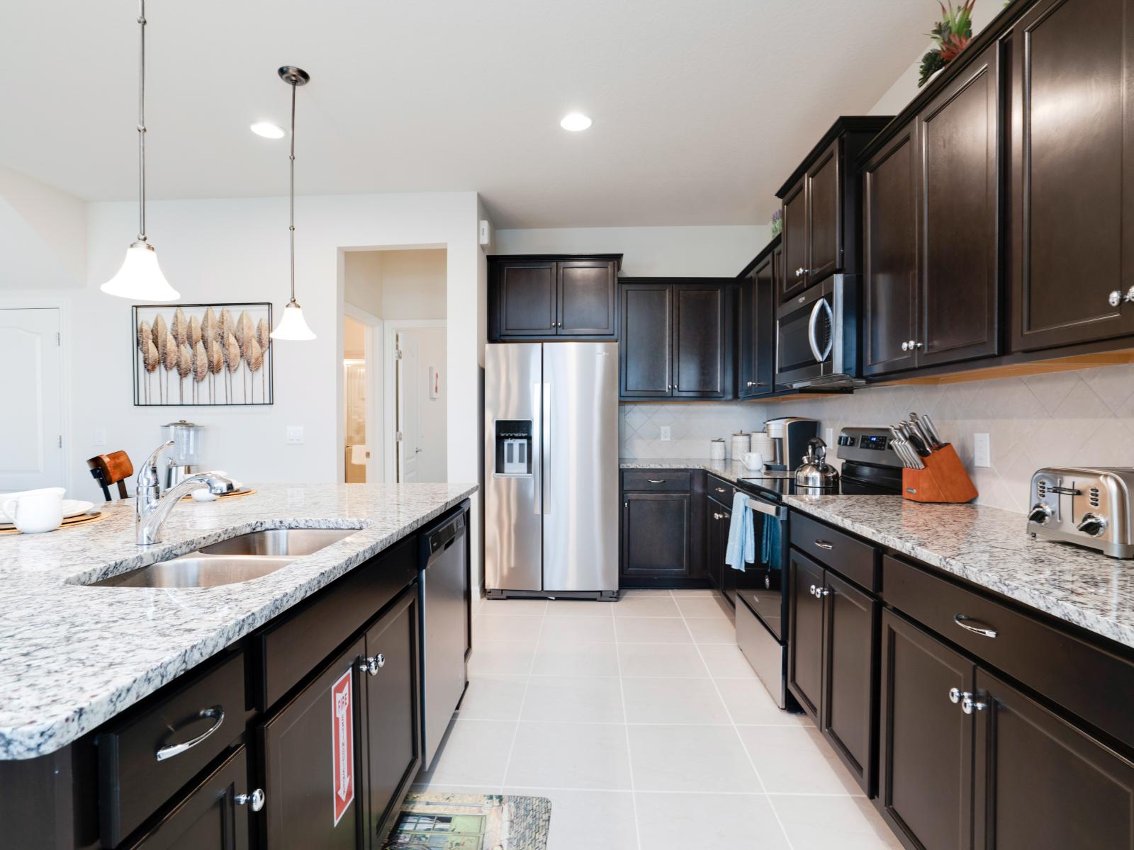 Lavish Fully equipped kitchen of the apartment in Kissimmee - Availability of all kitchen accessories - Large amount of storage - Sufficient space to work according to your ease - Excellent bright space of apartment - Availability of high chairs