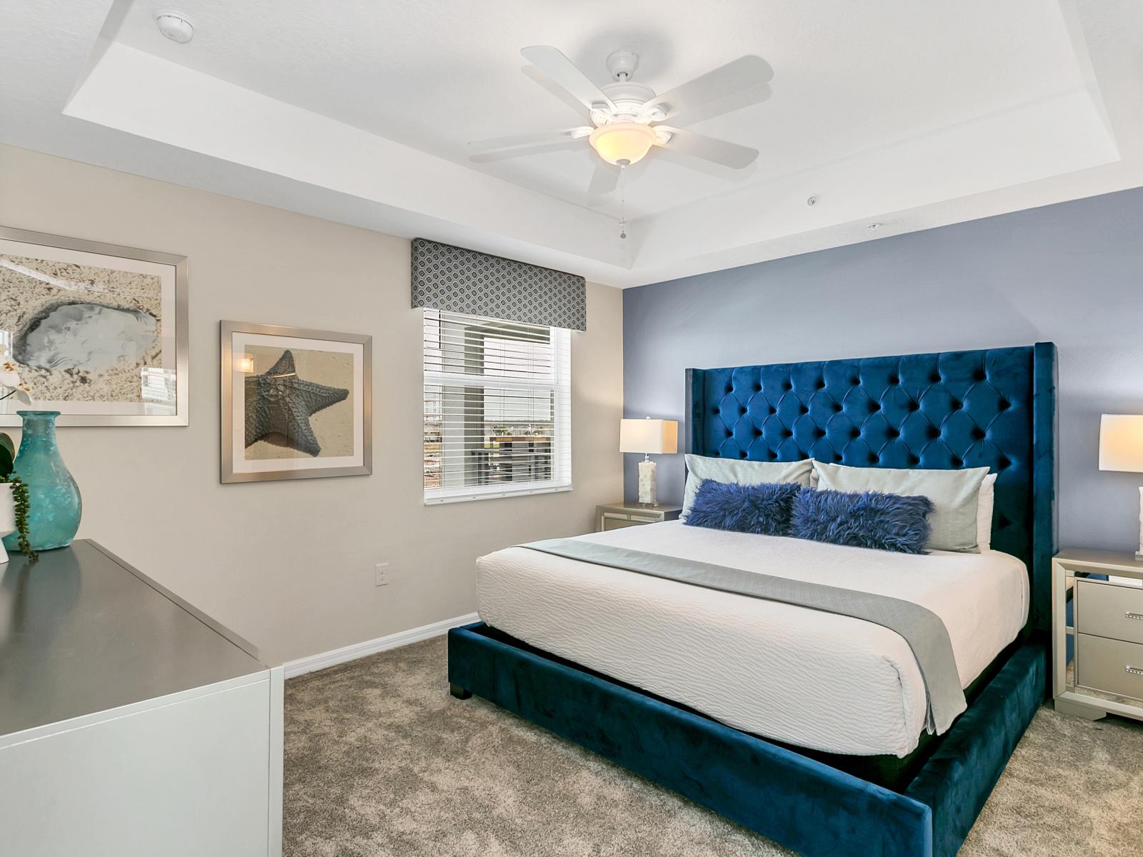 - Exquisite bedroom of the condo in Kissimmee - Wonderful king size bed with neat and clean linen - stunningly carpeted floor - Thoughtfully designed bedside window with beautiful outside views - Majestically decored bedroom