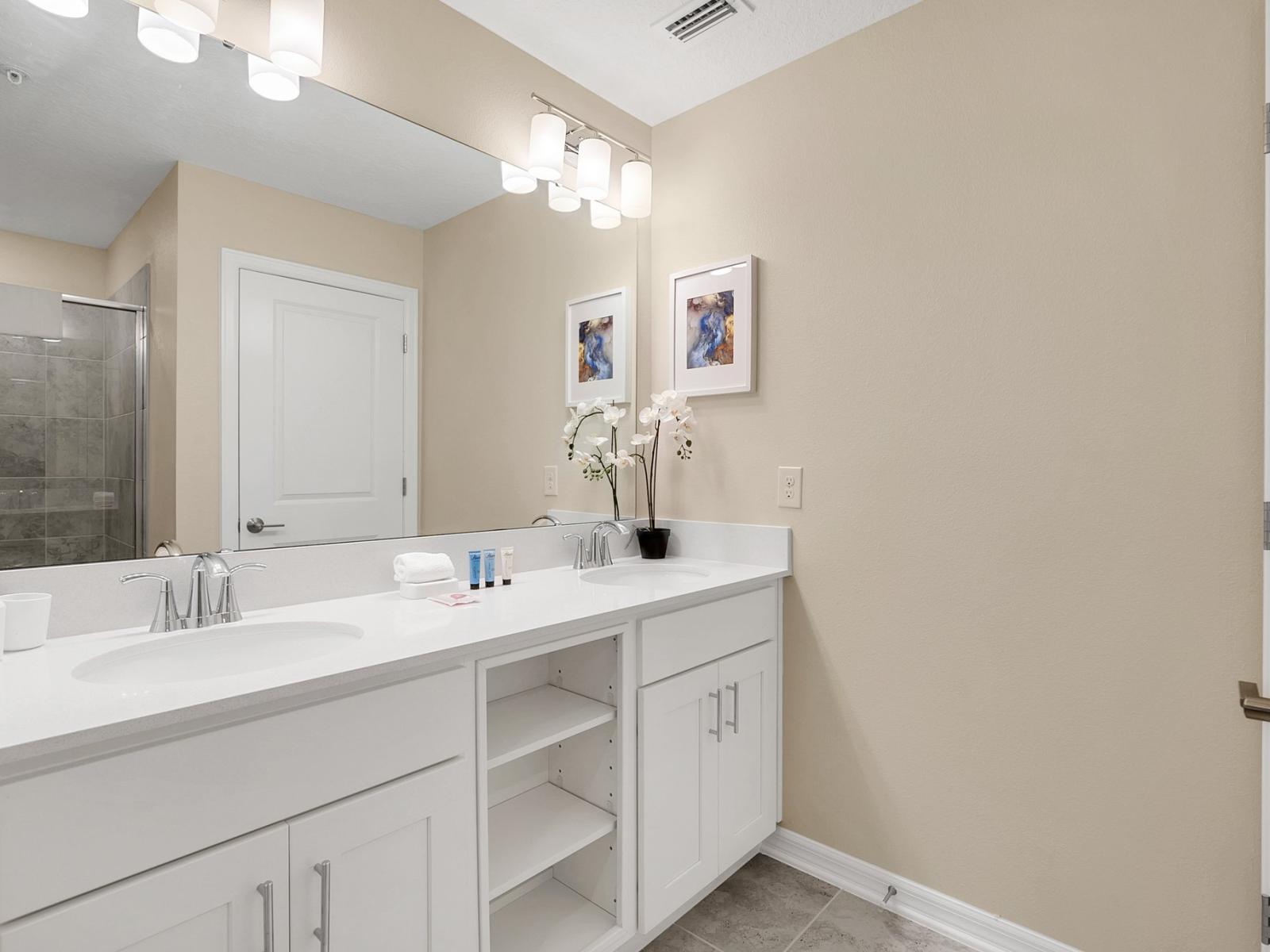 Polished bathroom of the condo in Kissimmee Florida - Simplicity meets sophistication, and every detail invites relaxation - Sophisticated color palette creating a serene ambiance - Thoughtful storage solutions with stylish cabinets and shelves