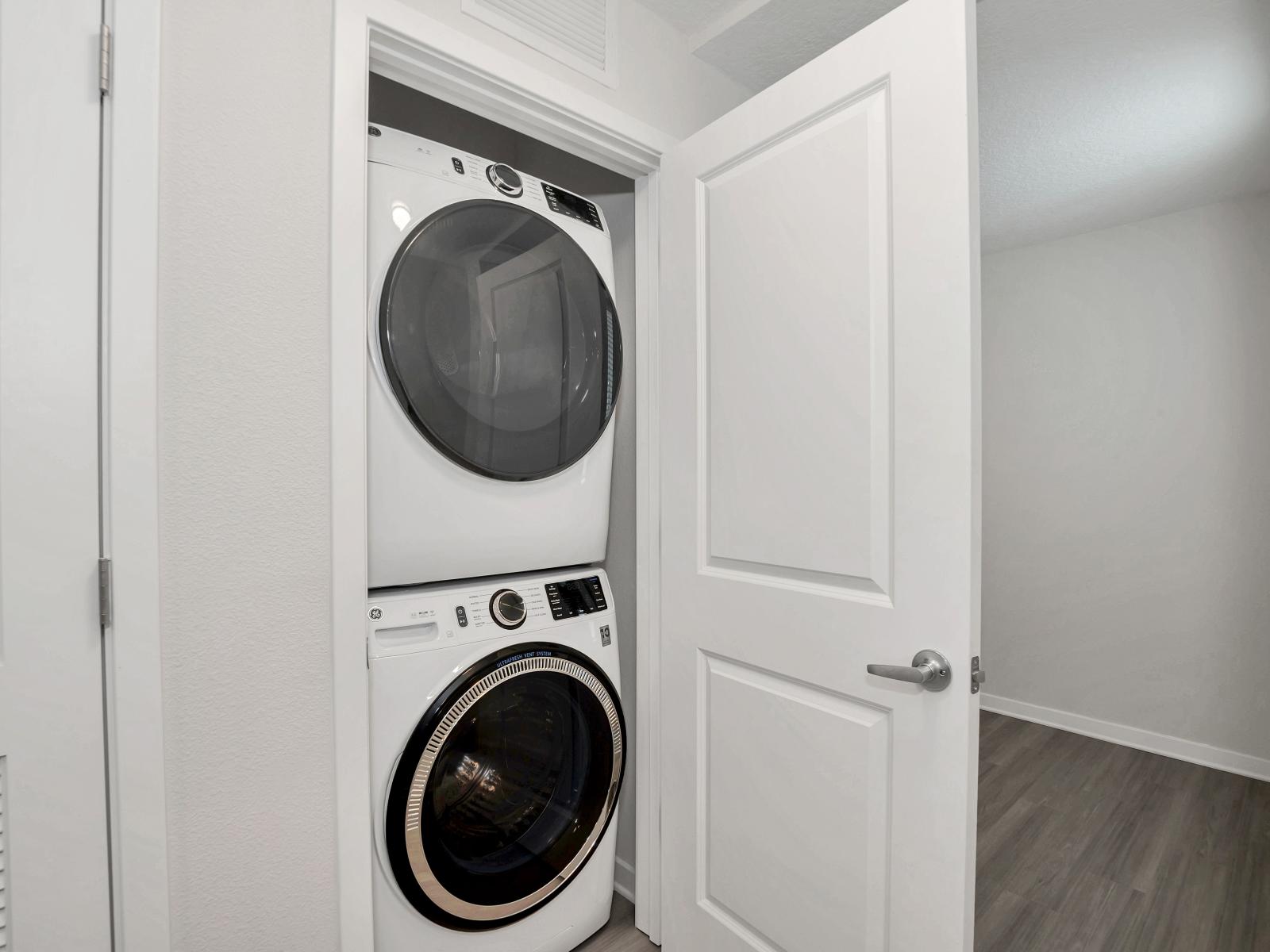 Laundry area of the condo in Orlando - Experience the convenience of equipped laundry area - Allowing to refresh your clothes at your own pace