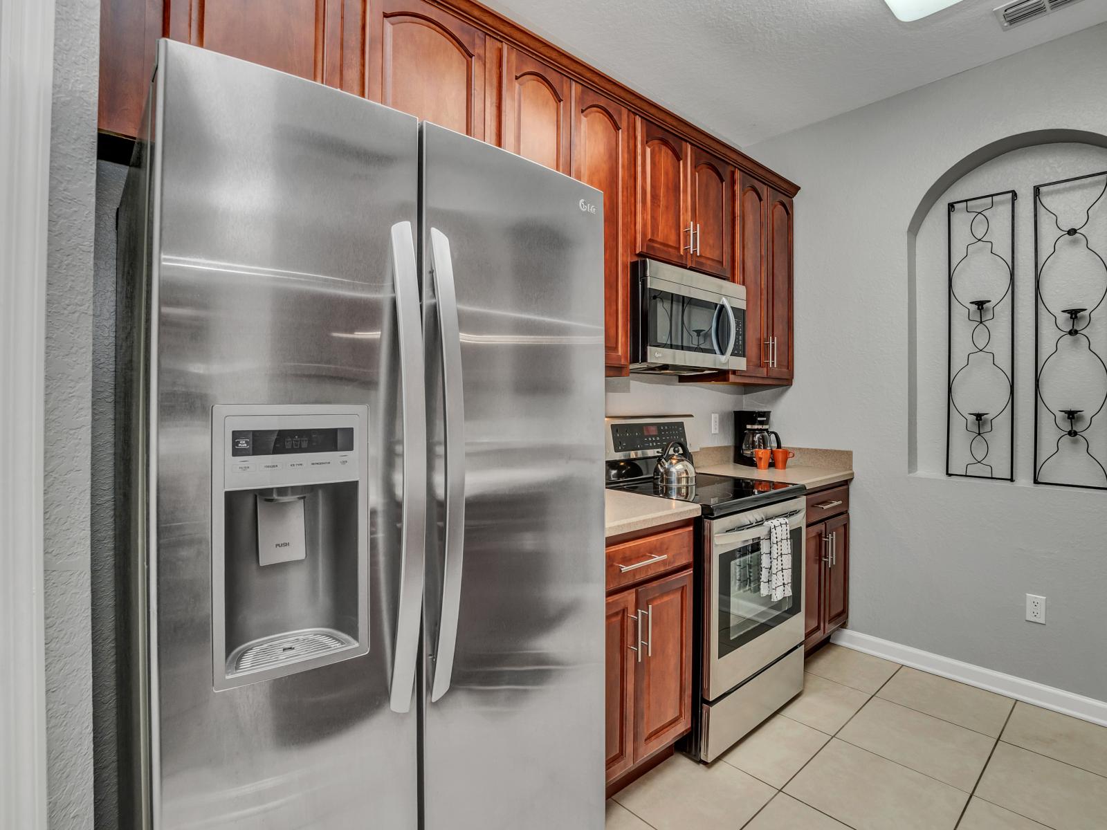 Stunningly designed Culinary heaven of the condo in Orlando - Fully equipped with necessary accessories and stainless steel appliances - Sufficient space to store goods of all kind - Beautifully decored kitchen