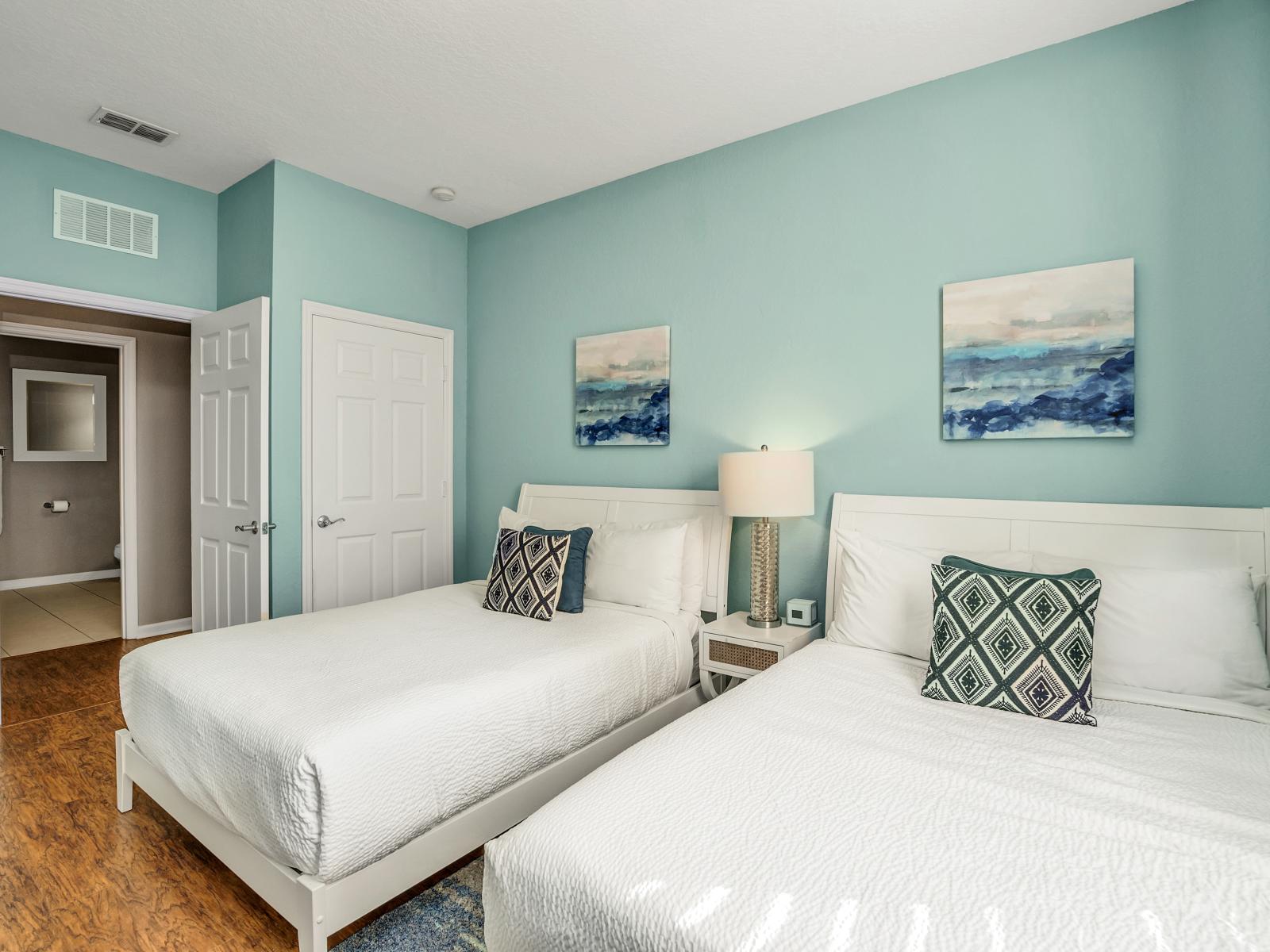 Spaciously designed Bedroom of the condo in Orlando - Comes with magnificent twin bedding - Beautiful wall paintings are used to enhance the beauty of the room - Neat and clean linen with soft pillows - wooden furnished floor