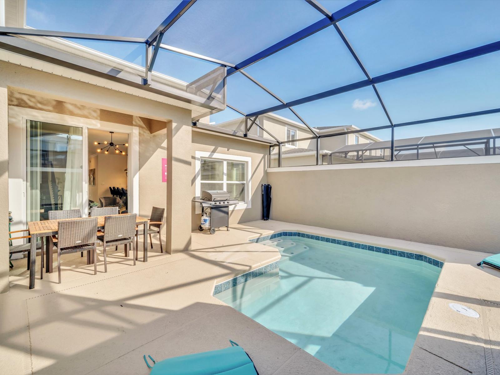 Splendid private pool of the townhouse in Kissimmee Florida - Immerse yourself in the cool elegance of pool - Unwind with a dip in chic and stylish pool area - Experience ultimate relaxation in poolside paradise