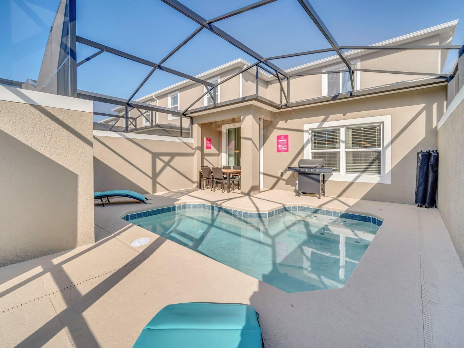 Private pool area of the townhouse in Kissimmee Florida - Lush and refreshing environment - Cozy beach chairs available - Beautifully sunbathed space makes the soul peaceful - Experience the comfort at the best