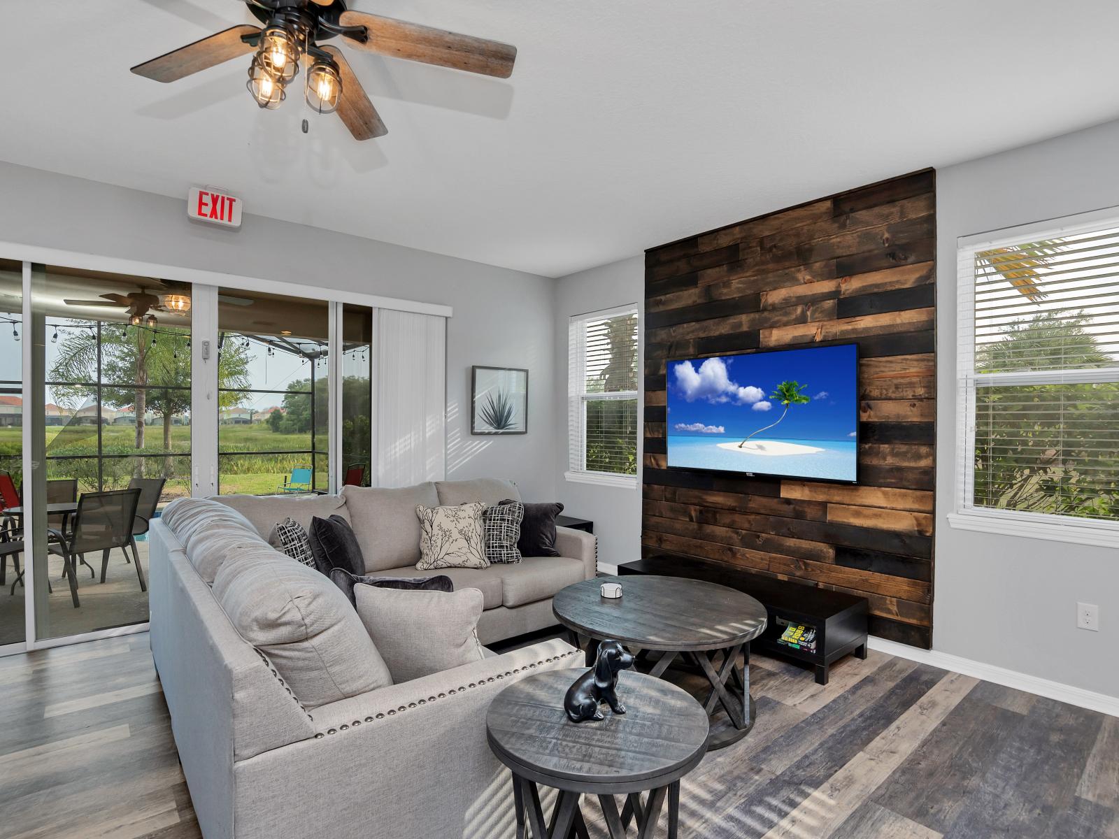 Inviting living area of the townhouse in Davenport Florida - Cozy seating area conducive to relaxation and socializing - Smart TV and netflix - Chic and contemporary living room design with clean lines and modern furnishings