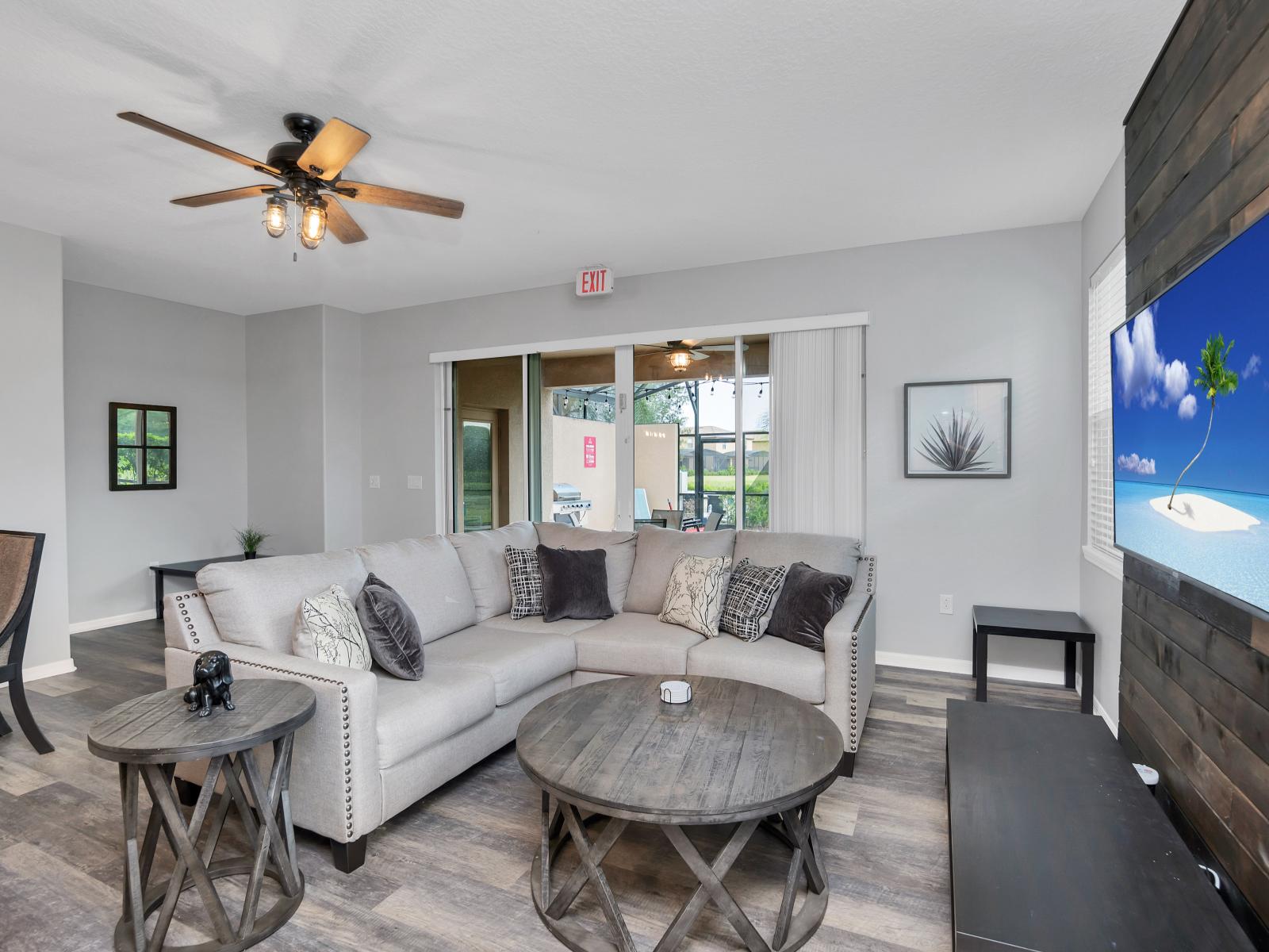 Elegant living area of the townhouse in Davenport Florida - Harmonious blend of textures and materials - Stylish color palette contributes to a harmonious and refined atmosphere - Chic and contemporary design elements