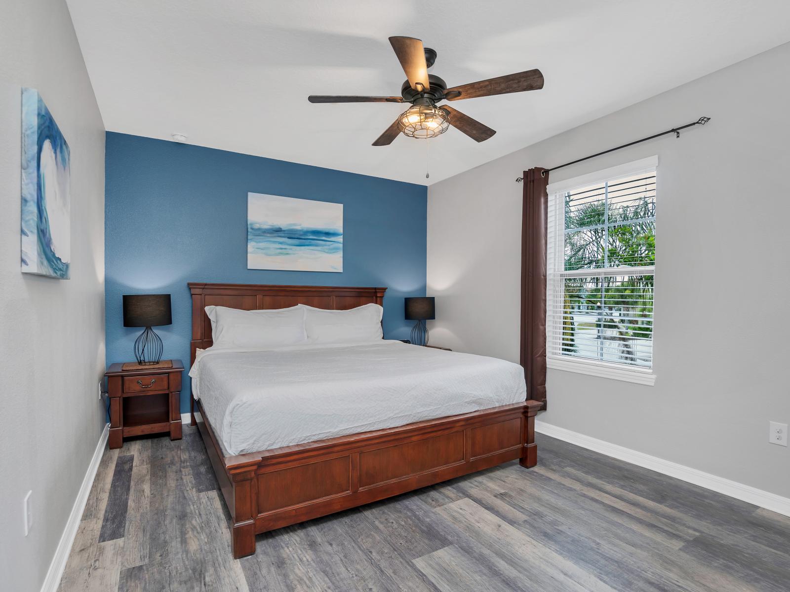 Cozy bedroom of the townhouse in Davenport Florida - Comfortable double bed for relaxation - Thoughtfully designed bedroom featuring functional and stylish furniture - Luxurious bedding for a restful night's sleep