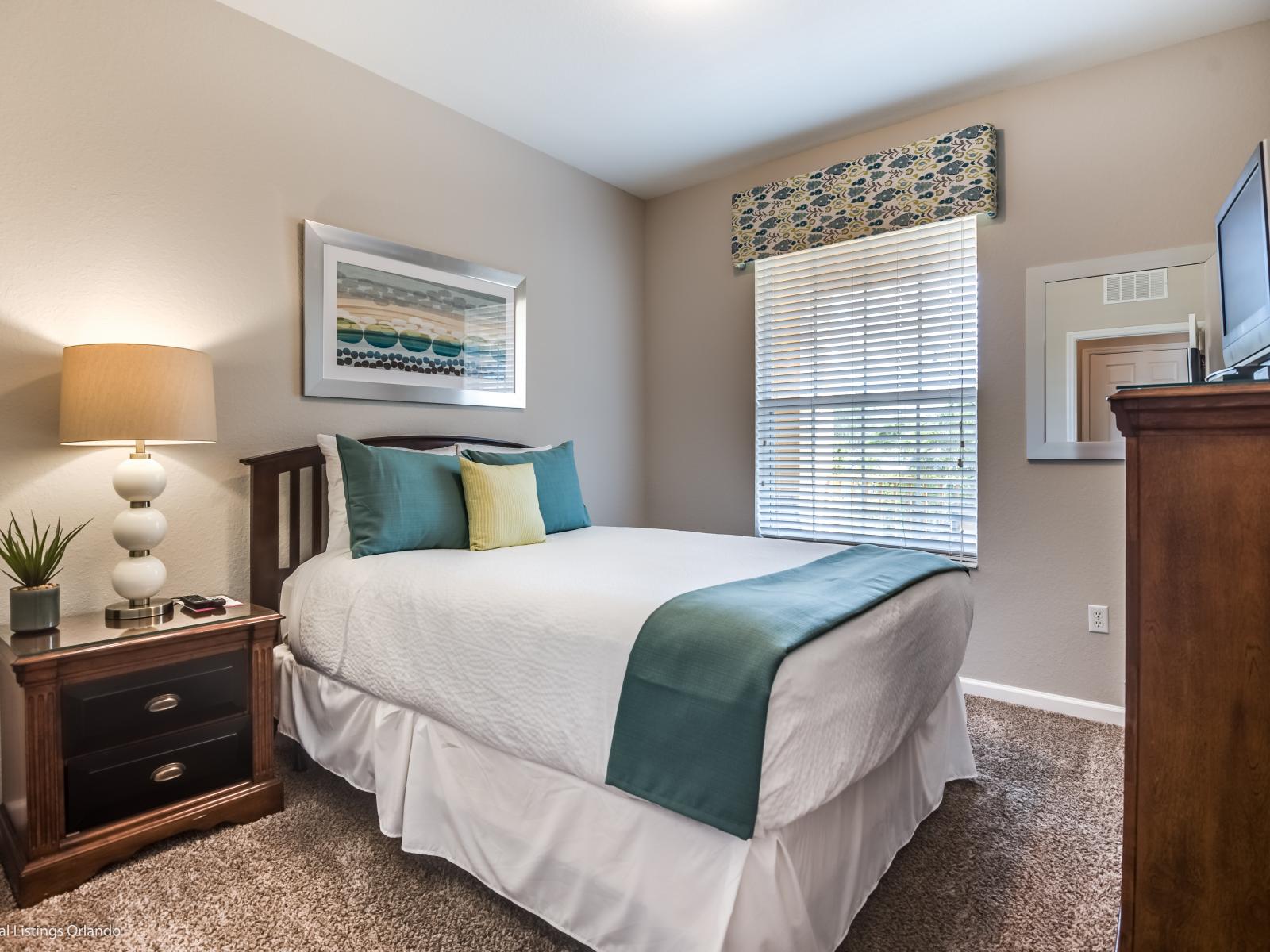 Relaxing Haven: Sink into comfort in this cozy bedroom, complete with a queen-size bed, offering a peaceful retreat after a day of adventure.