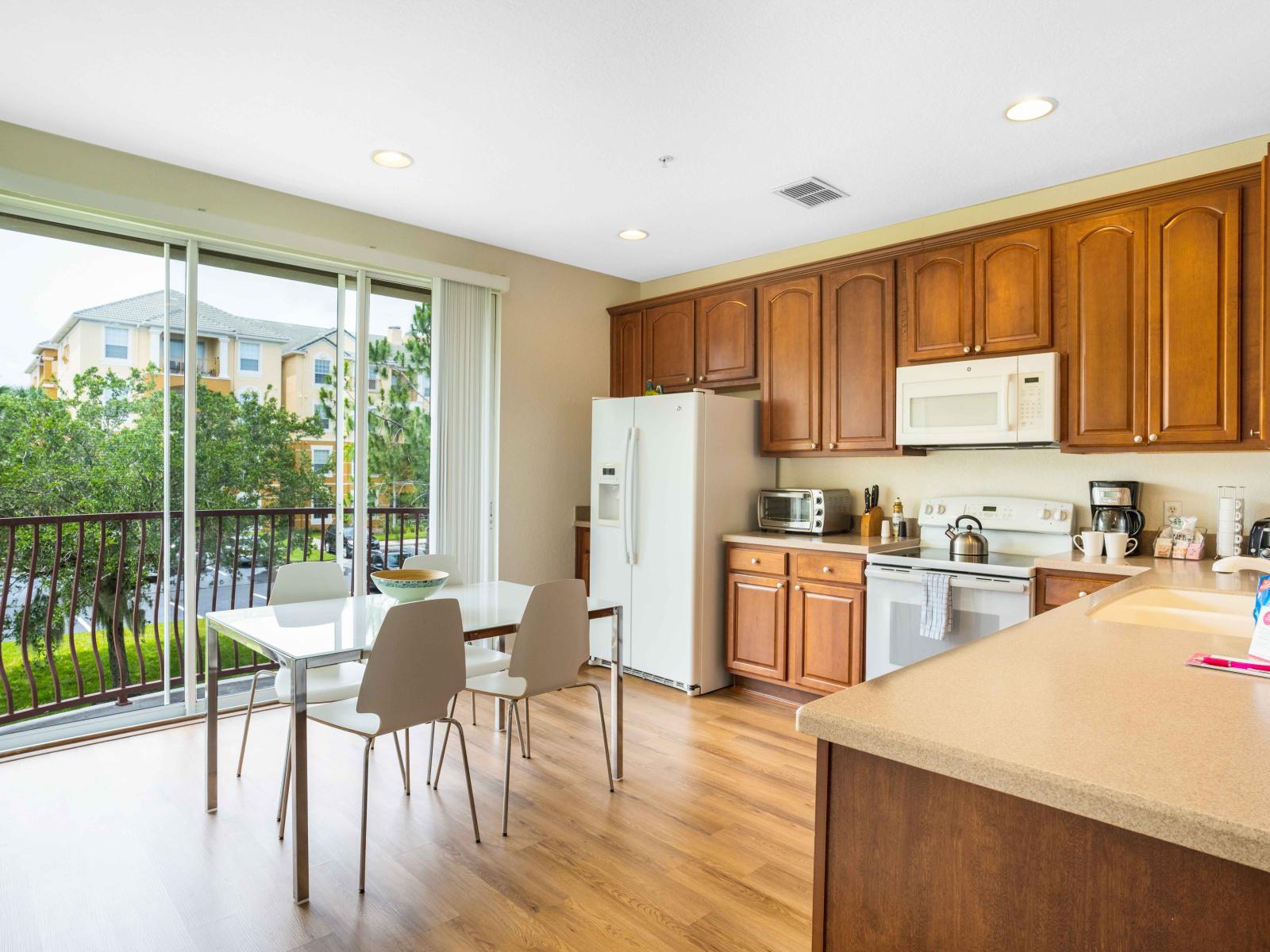 Enjoy the culinary experience in our kitchen of the townhouse in Orlando - Gloriously designed open kitchen facing the balcony where every meal is infused with beauty of nature's panorama. - Prepare and serve meals on a dinning within the kitchen