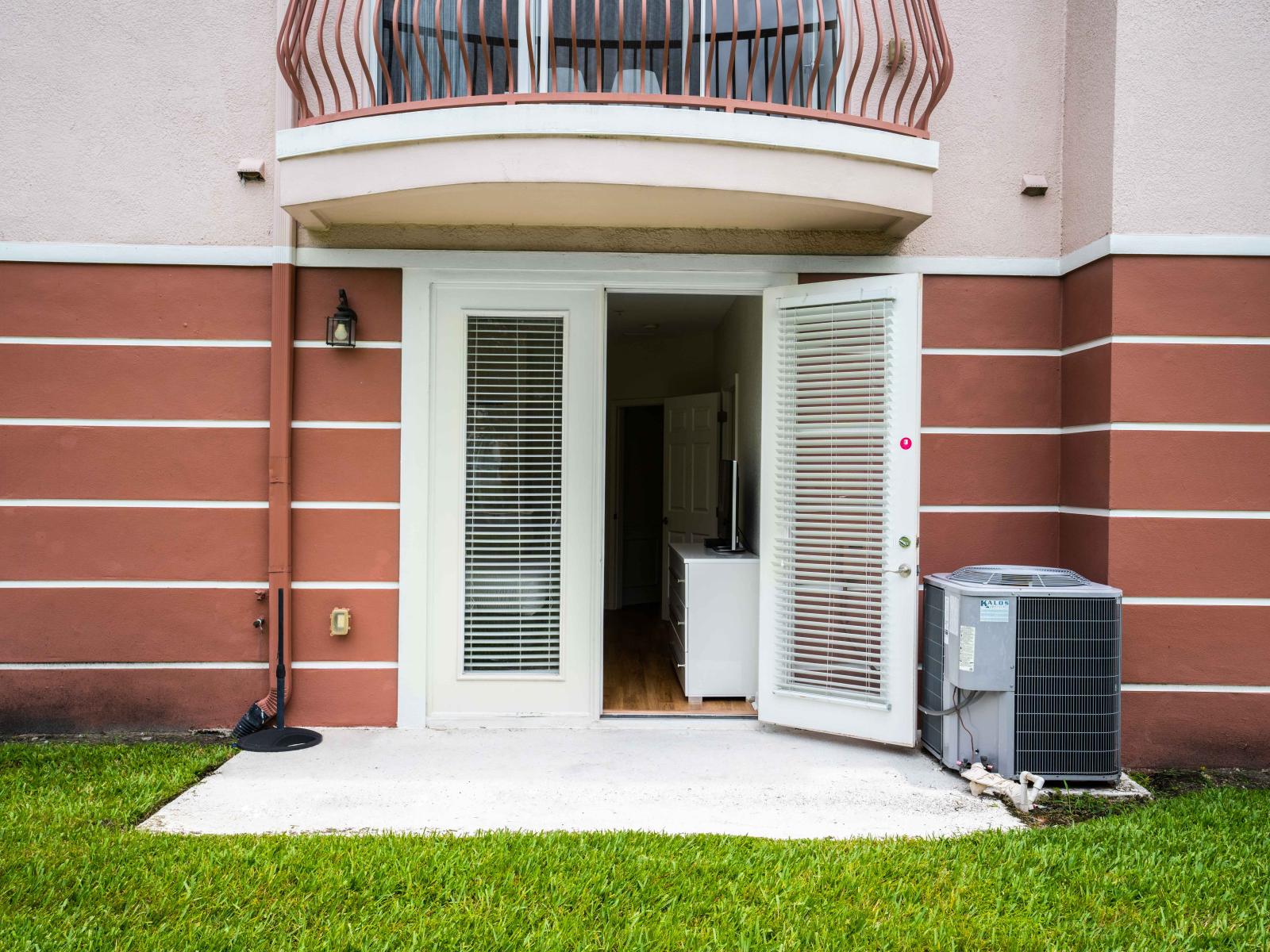 Step into your personal outdoor patio connected with the bedroom of the townhouse in Orlando - Luxuriate in the golden rays of the sun as you recline on the patio - Leave the hustle and bustle behind and find solace in the serene ambiance of patio