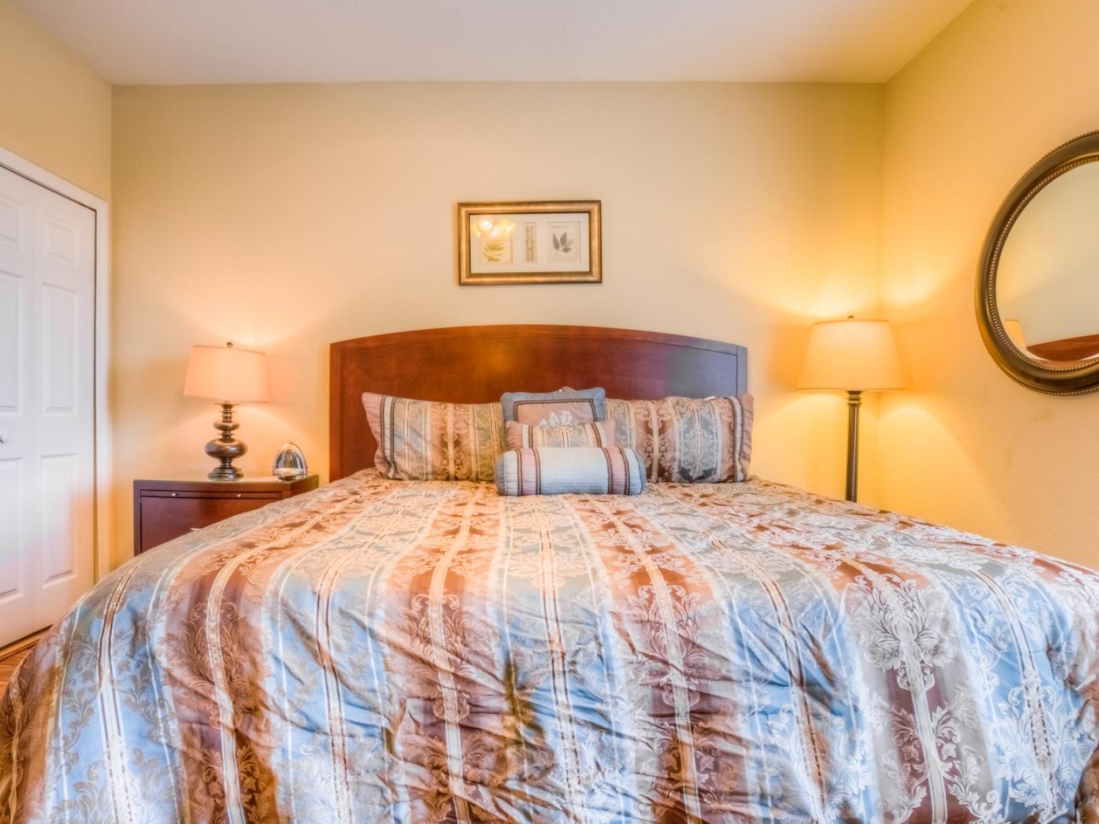 Exquisite bedroom of the townhouse in Orlando - A comfy double bed retreat for your relaxation - Majestic decoration throughout the bedroom - Convenience of large wardrobe with plenty of storage - Wooden furnished floor