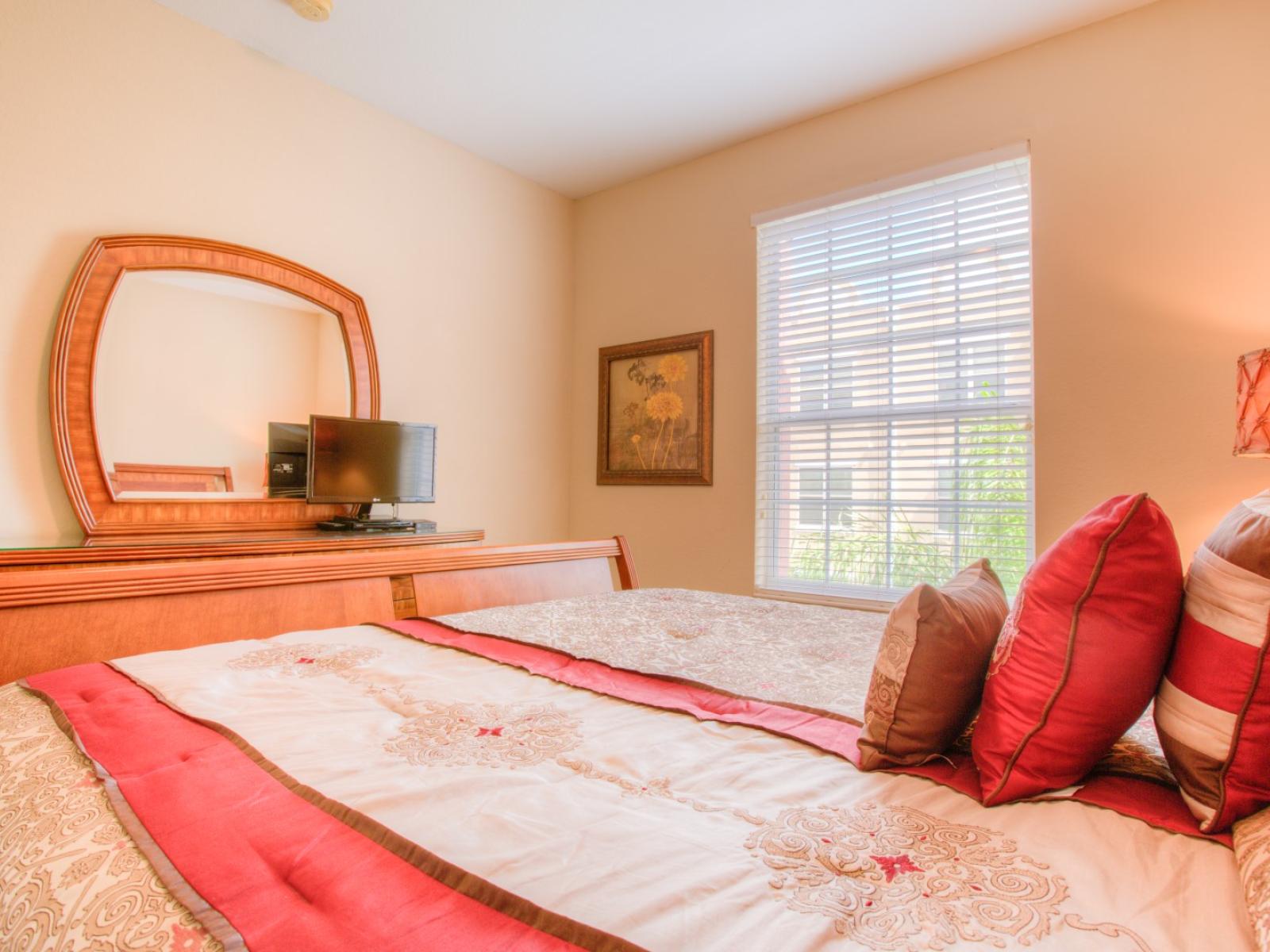 Opulent Bedroom of the Apartment in Orlando Florida - Spacious bedroom offering comfort and style - Cozy retreat with a plush bed, perfect for relaxation - Moment promises peaceful dreams