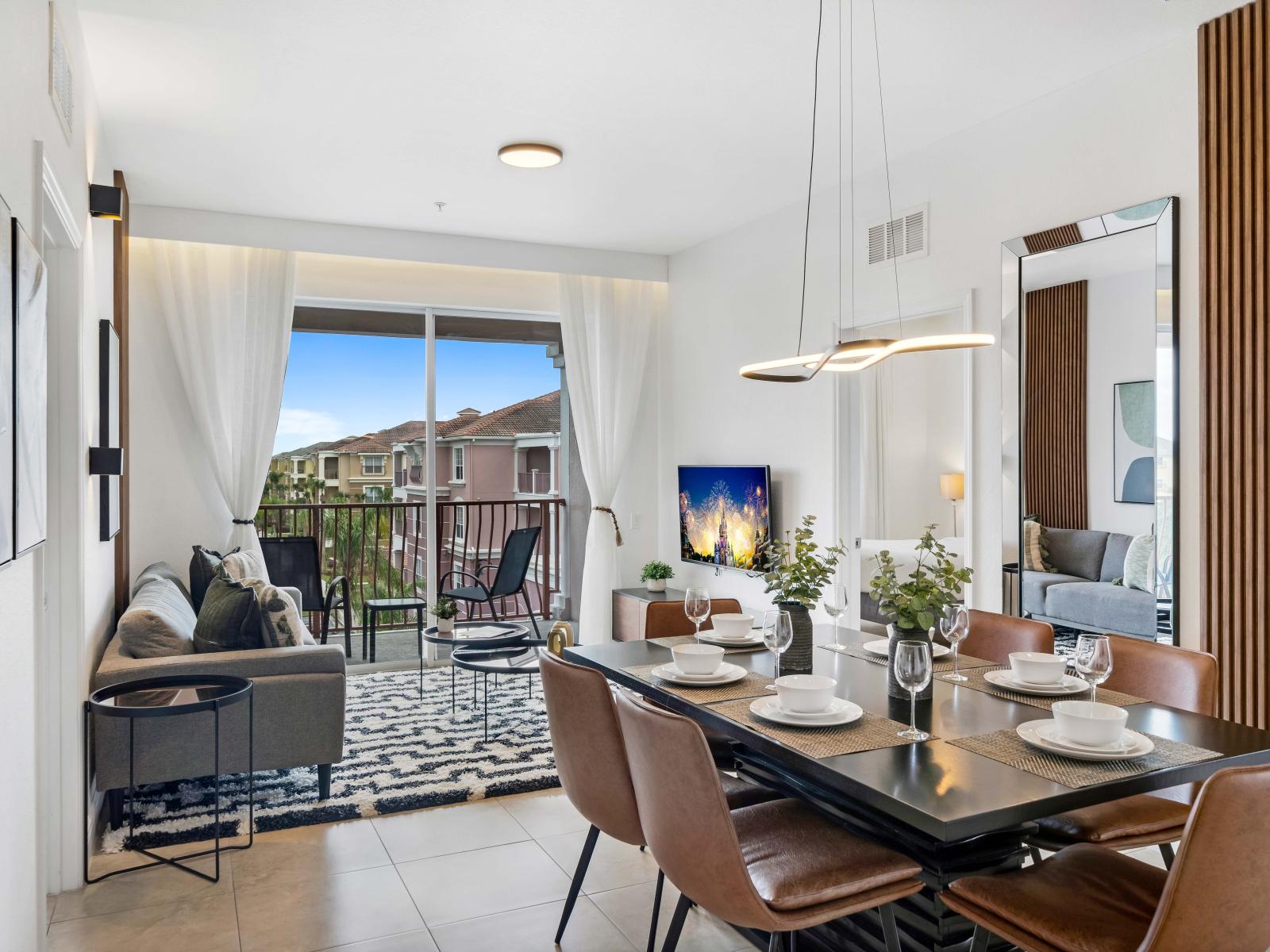 Spacious Living and dining area