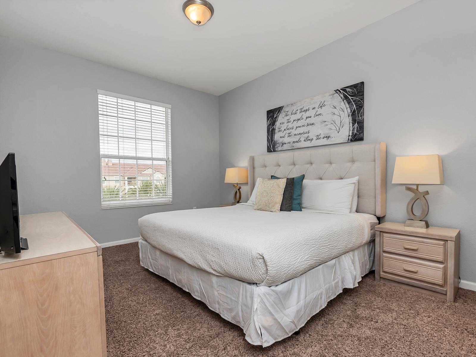 - Inviting Bedroom of the condo in Orlando Florida - Experience a tranquil escape in our cozy bedroom - Featuring a plush king-sized bed - Smart TV and Netflix - Perfect blend of comfort and entertainment